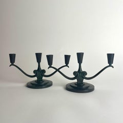 Paar dreiarmige schwedische Grace-Kerzenleuchter aus Bronze, 1920er Jahre