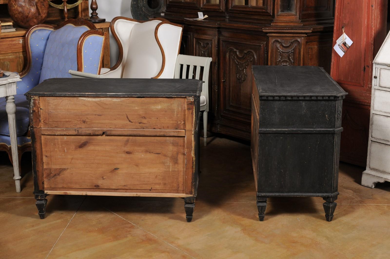 Pair of Swedish Gustavian 1830s Black Painted and Carved Three-Drawer Chests 2
