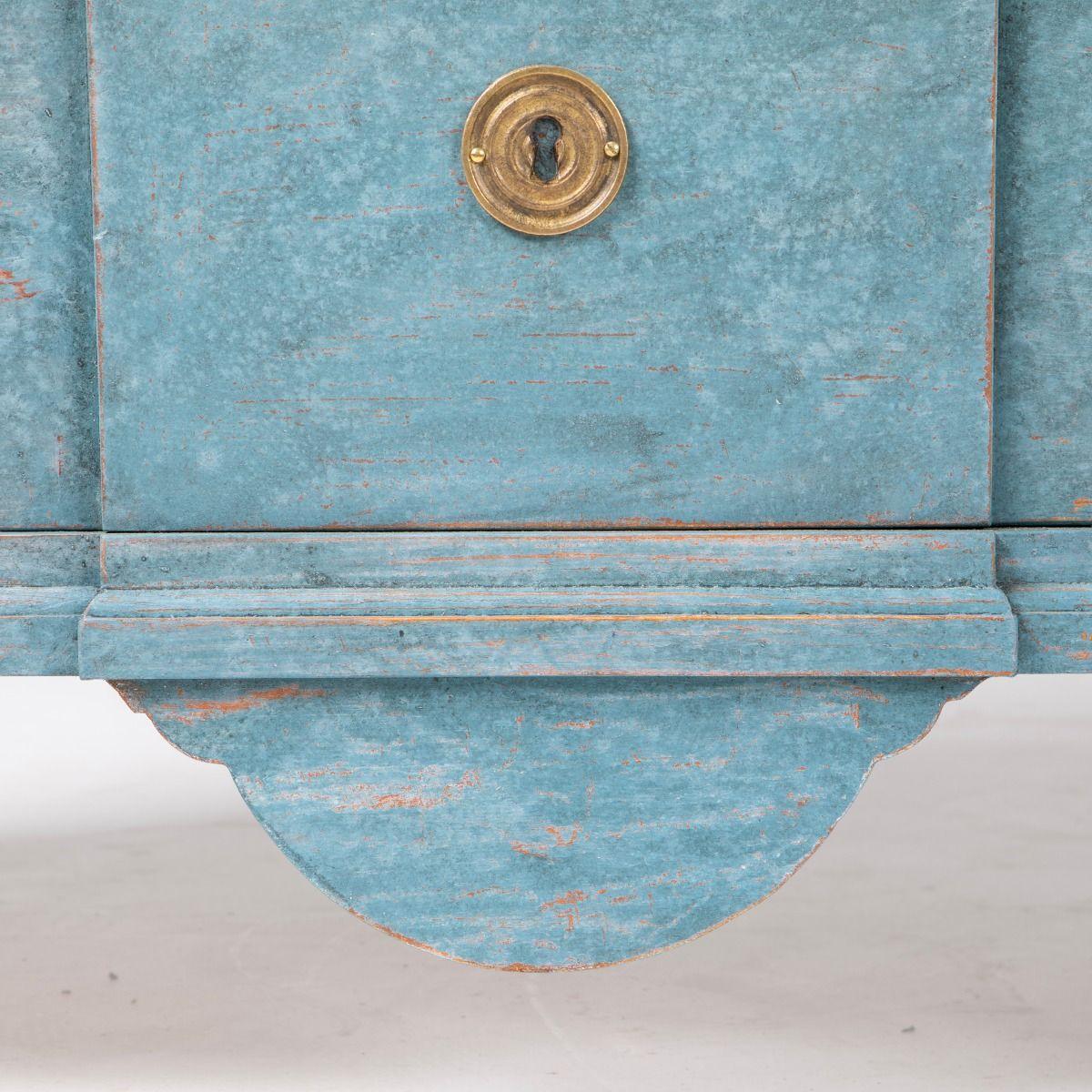 Pair of Swedish Gustavian Blue Painted Breakfront Commodes For Sale 7