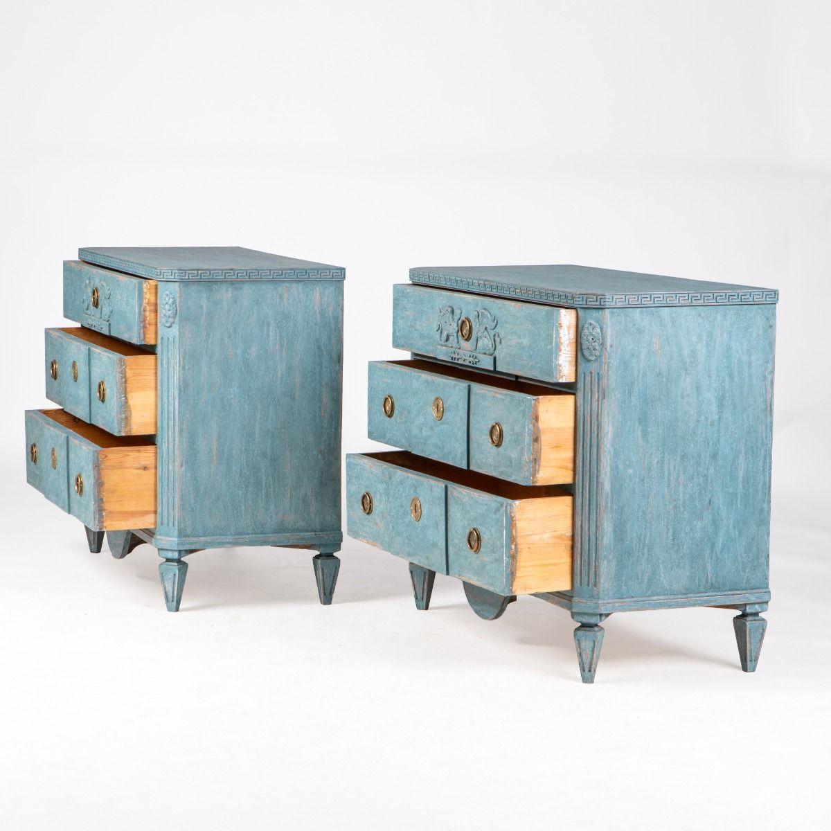 Pair of Swedish Gustavian Blue Painted Breakfront Commodes In Good Condition For Sale In Kastrup, DK