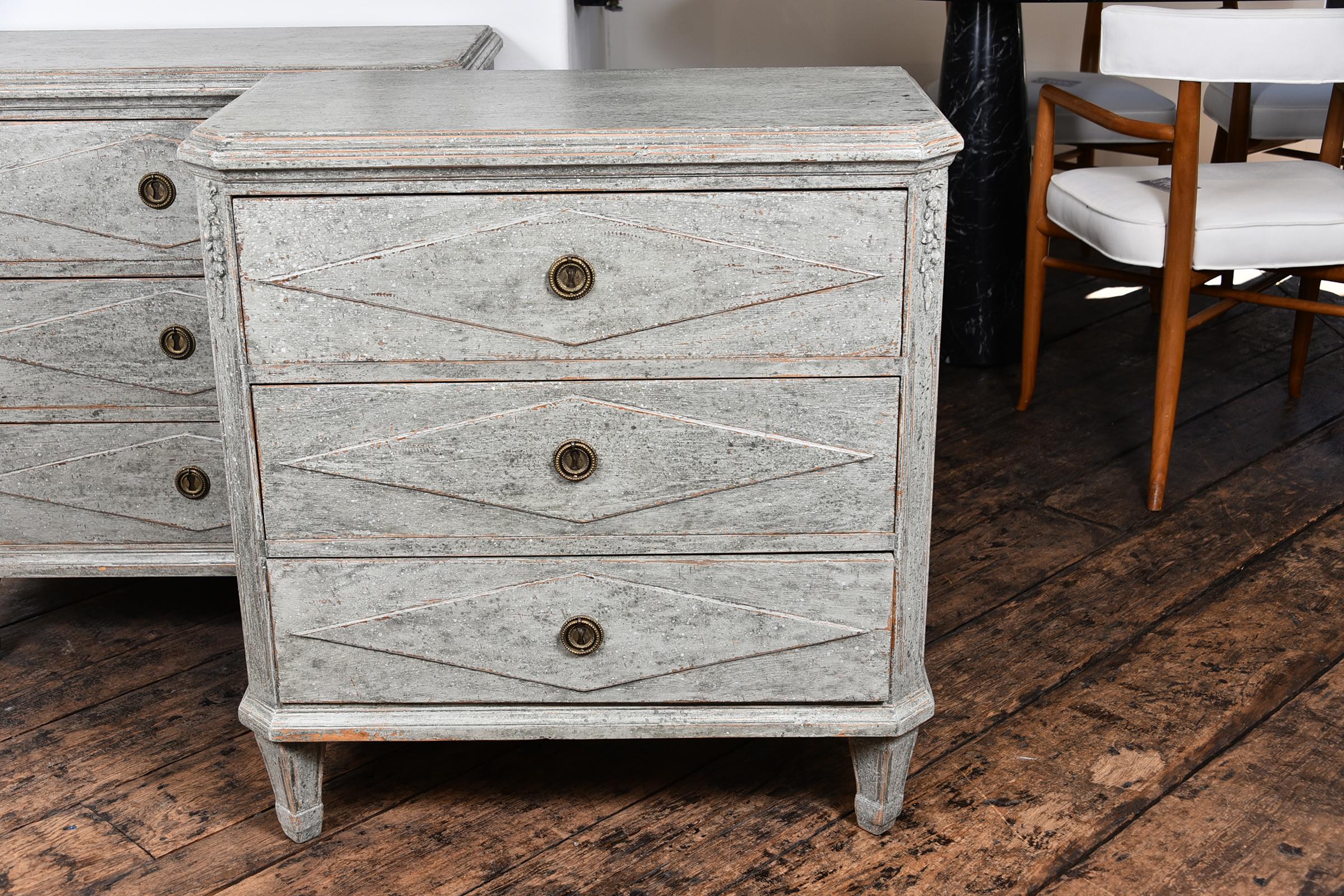 Pair of Swedish Gustavian Chests In Good Condition For Sale In Houston, TX