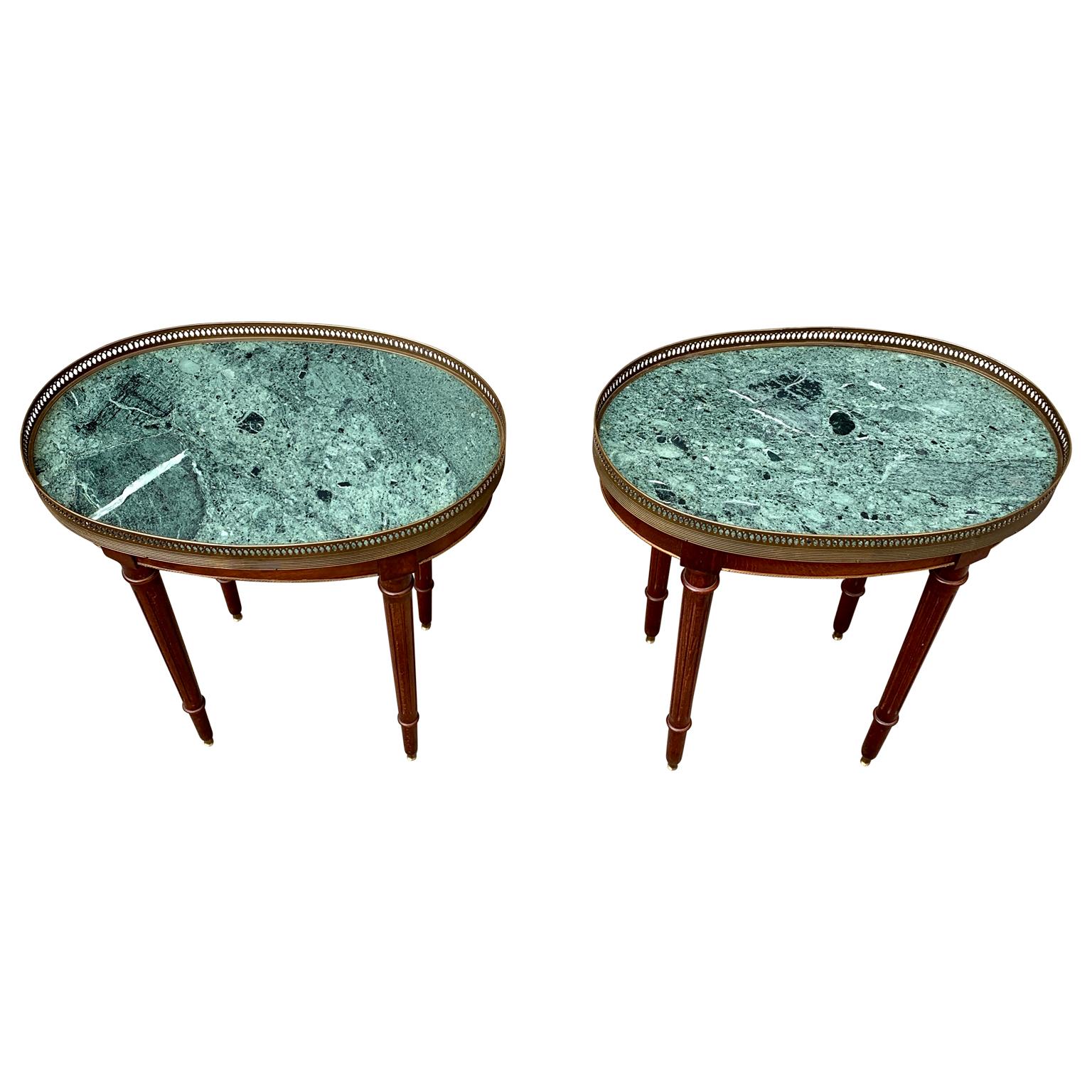 Gustavien Paire de tables d'appoint ou d'extrémité gustaviennes suédoises avec plateau en pierre en vente