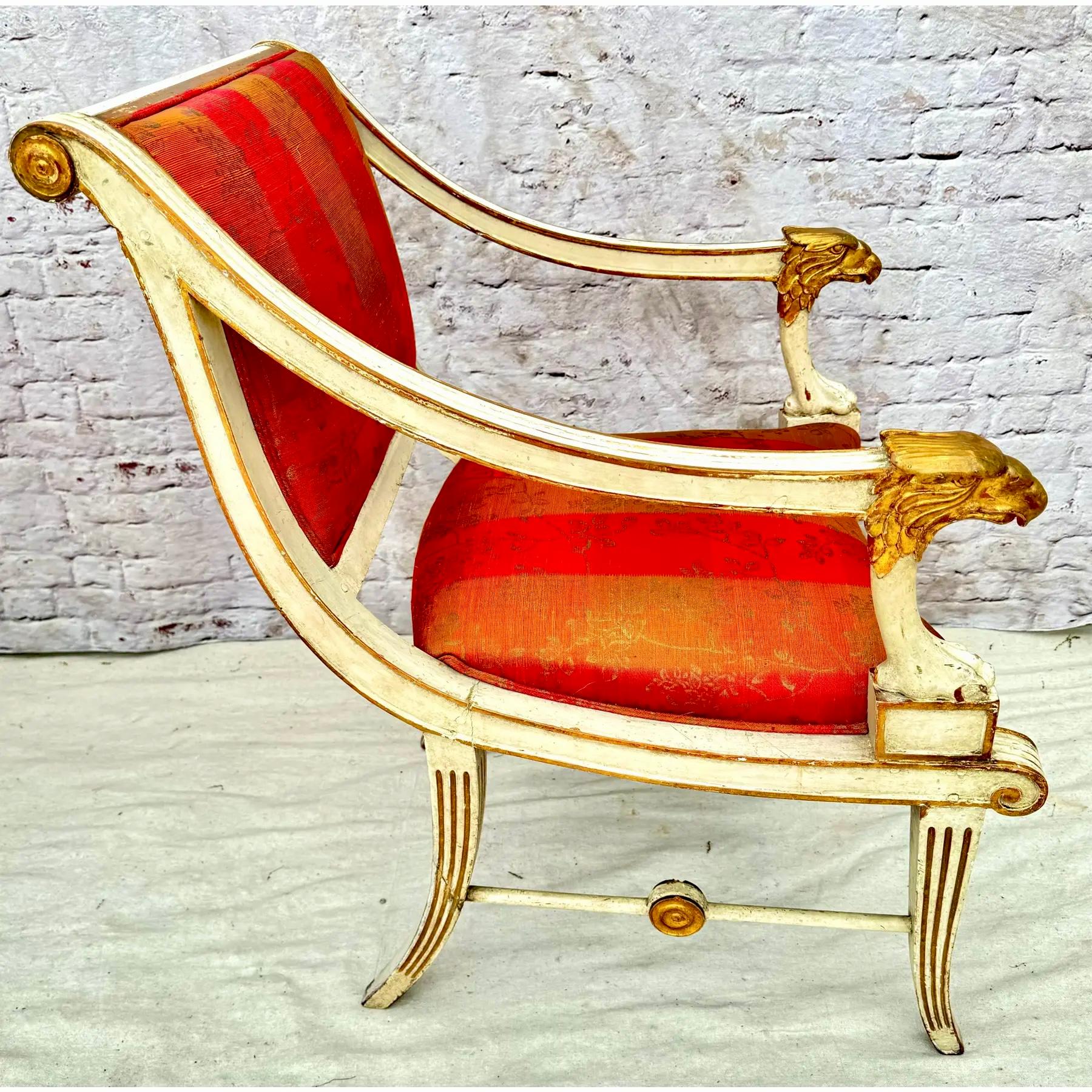 XVIIIe siècle et antérieur Paire de fauteuils suédois en bois peint et doré de style gustavien en vente