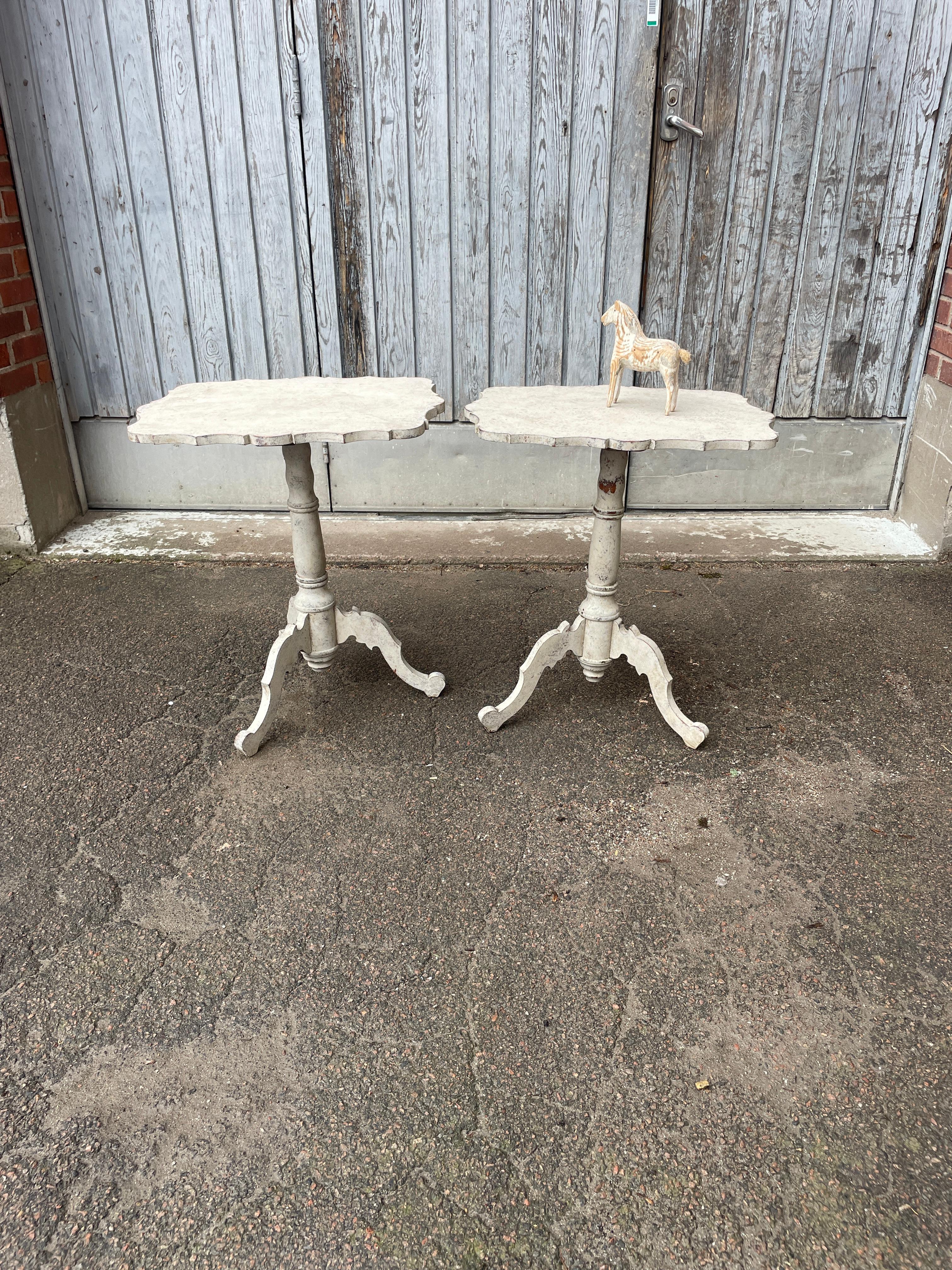 Hand-Crafted Pair of Swedish Gustavian Gueridon Wood Side Lamp Tables For Sale