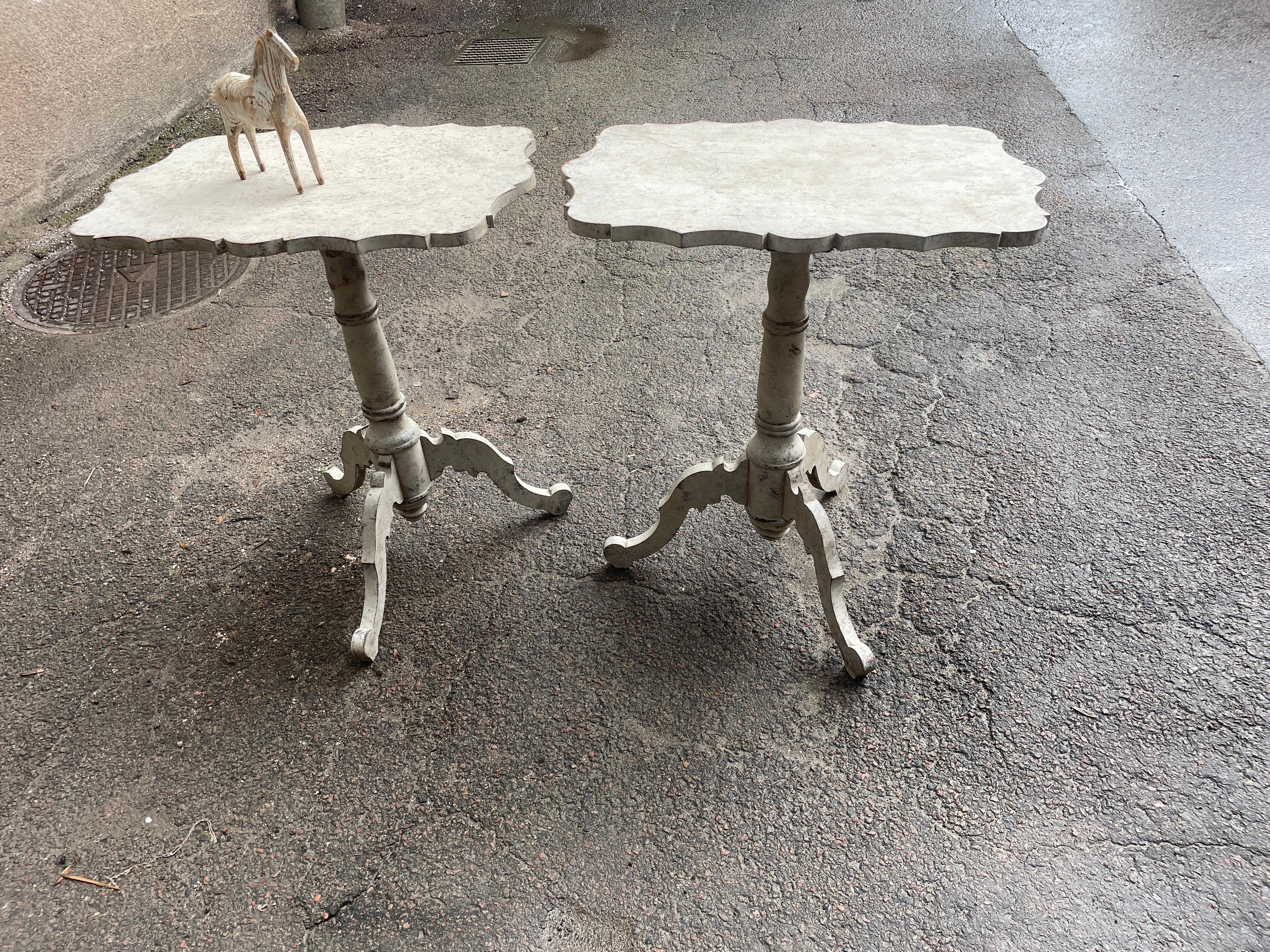 Pair of Swedish Gustavian Gueridon Wood Side Lamp Tables For Sale 3