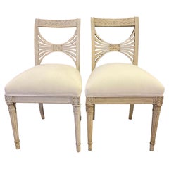 Paire de chaises d'appoint suédoises peintes de style gustavien