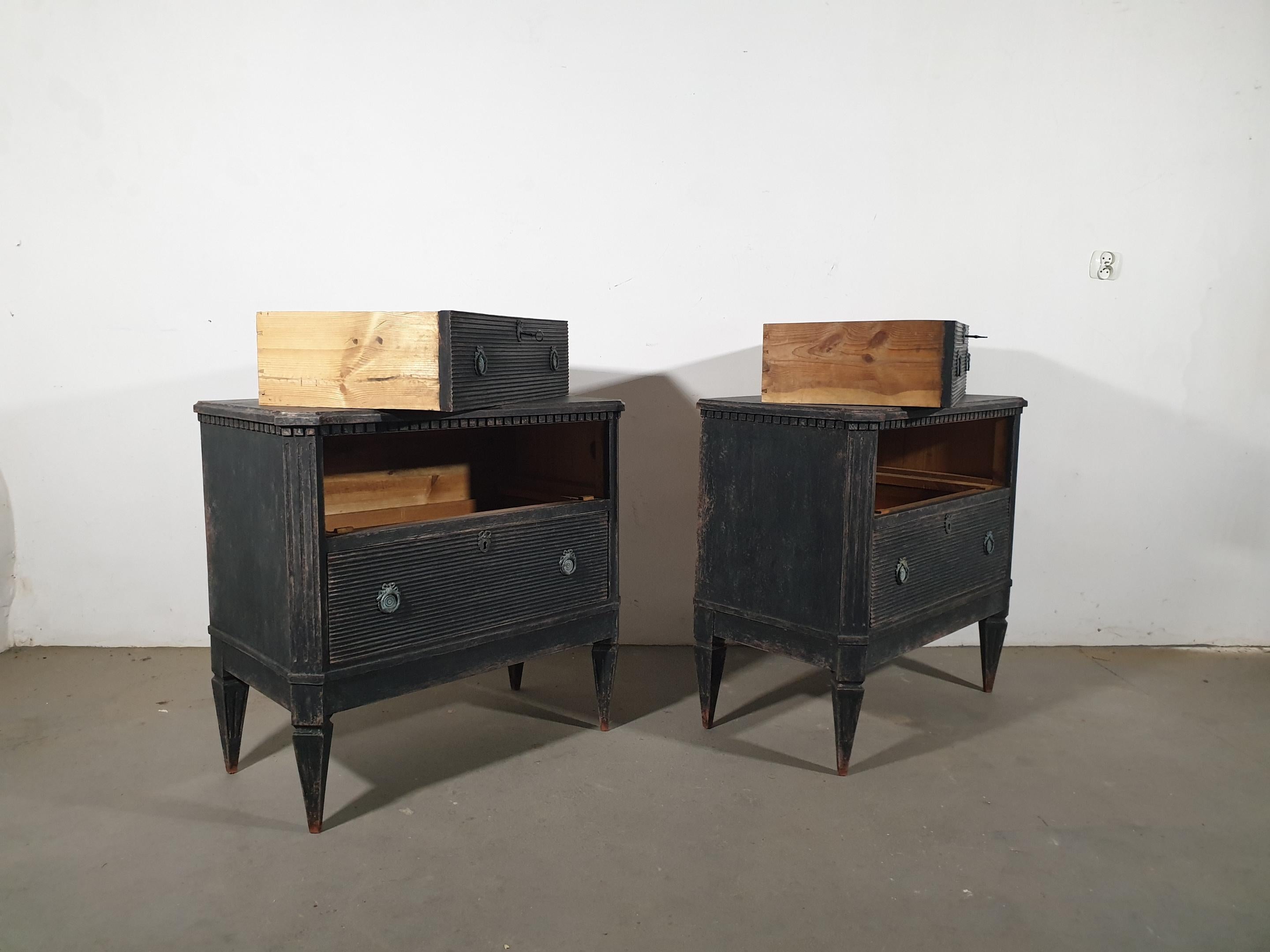Pair of Swedish Gustavian Style 1870s Painted Chests with Two Fluted Drawers For Sale 4