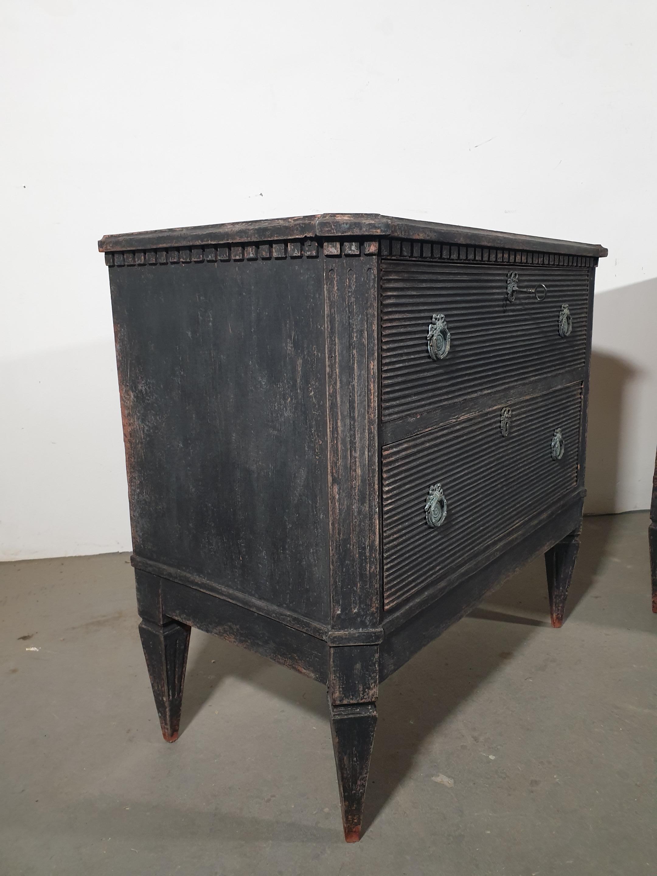 Pair of Swedish Gustavian Style 1870s Painted Chests with Two Fluted Drawers For Sale 2
