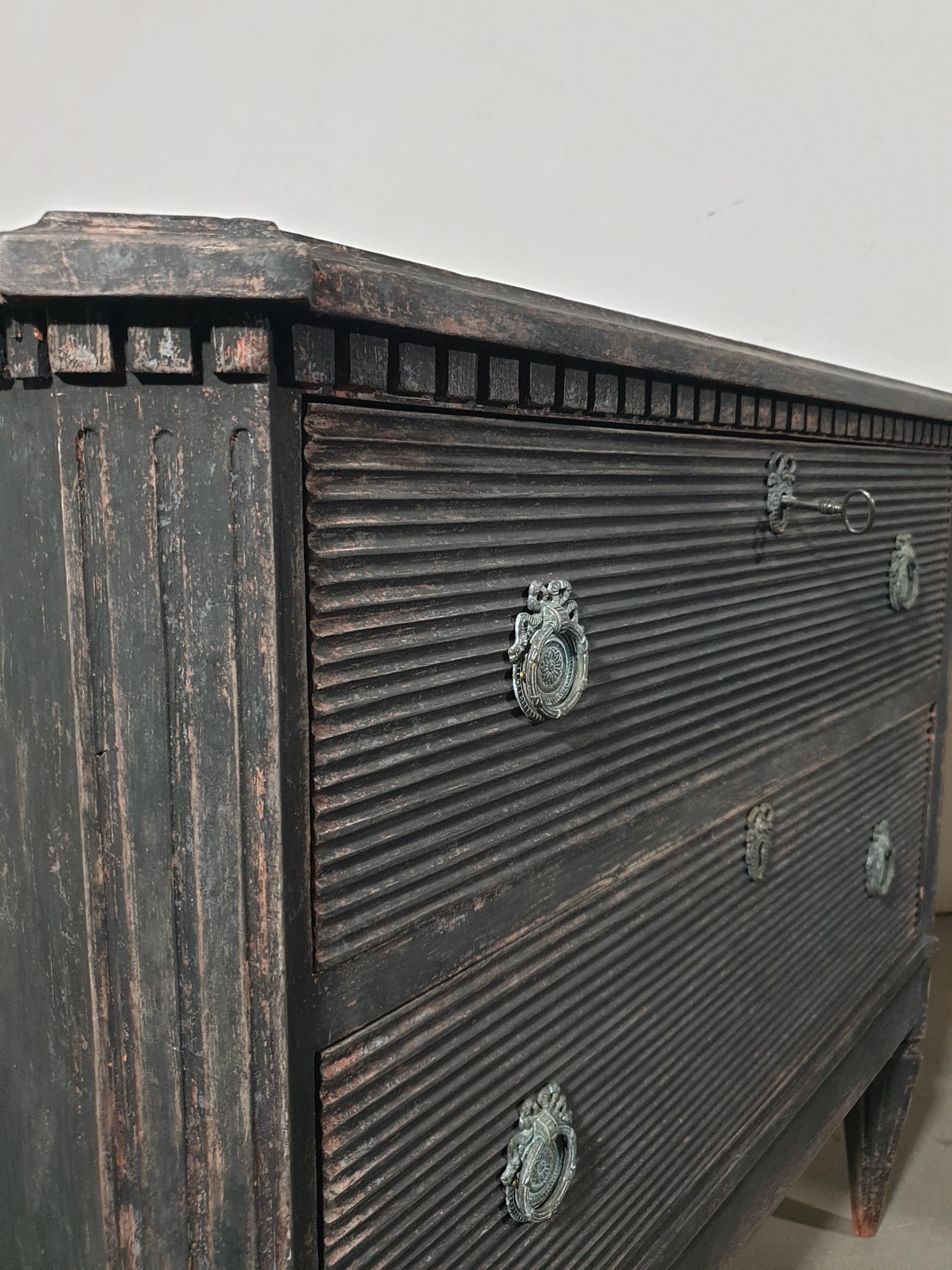 Pair of Swedish Gustavian Style 1870s Painted Chests with Two Fluted Drawers For Sale 3