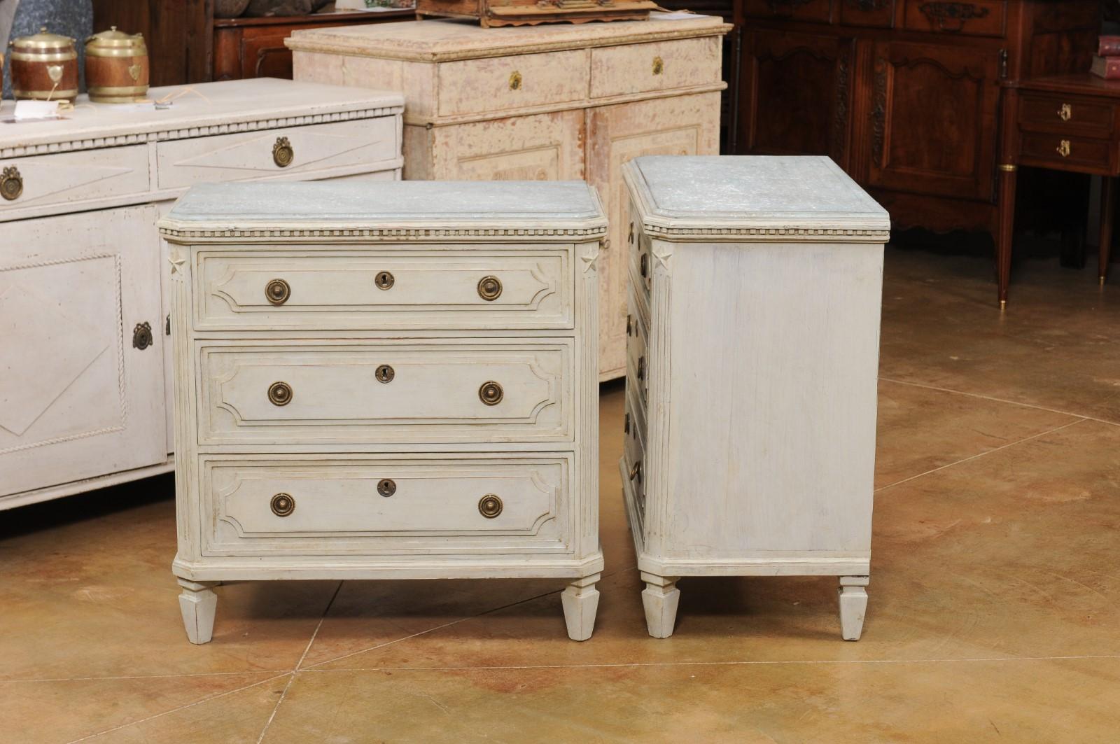 Pair of Swedish Gustavian Style 1890s Painted Chests with Carved Stars For Sale 7