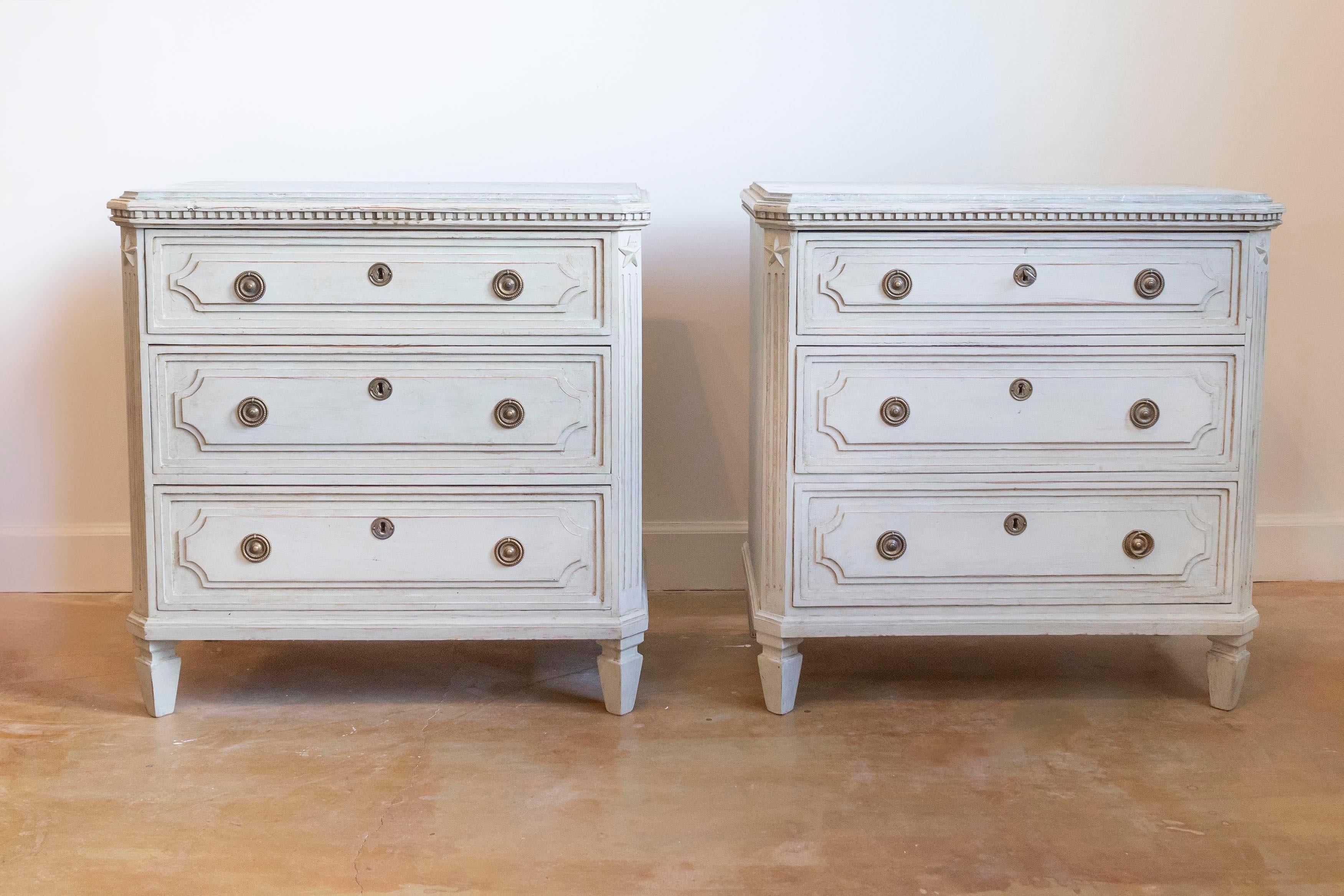 Pair of Swedish Gustavian Style 1890s Painted Chests with Carved Stars In Good Condition For Sale In Atlanta, GA