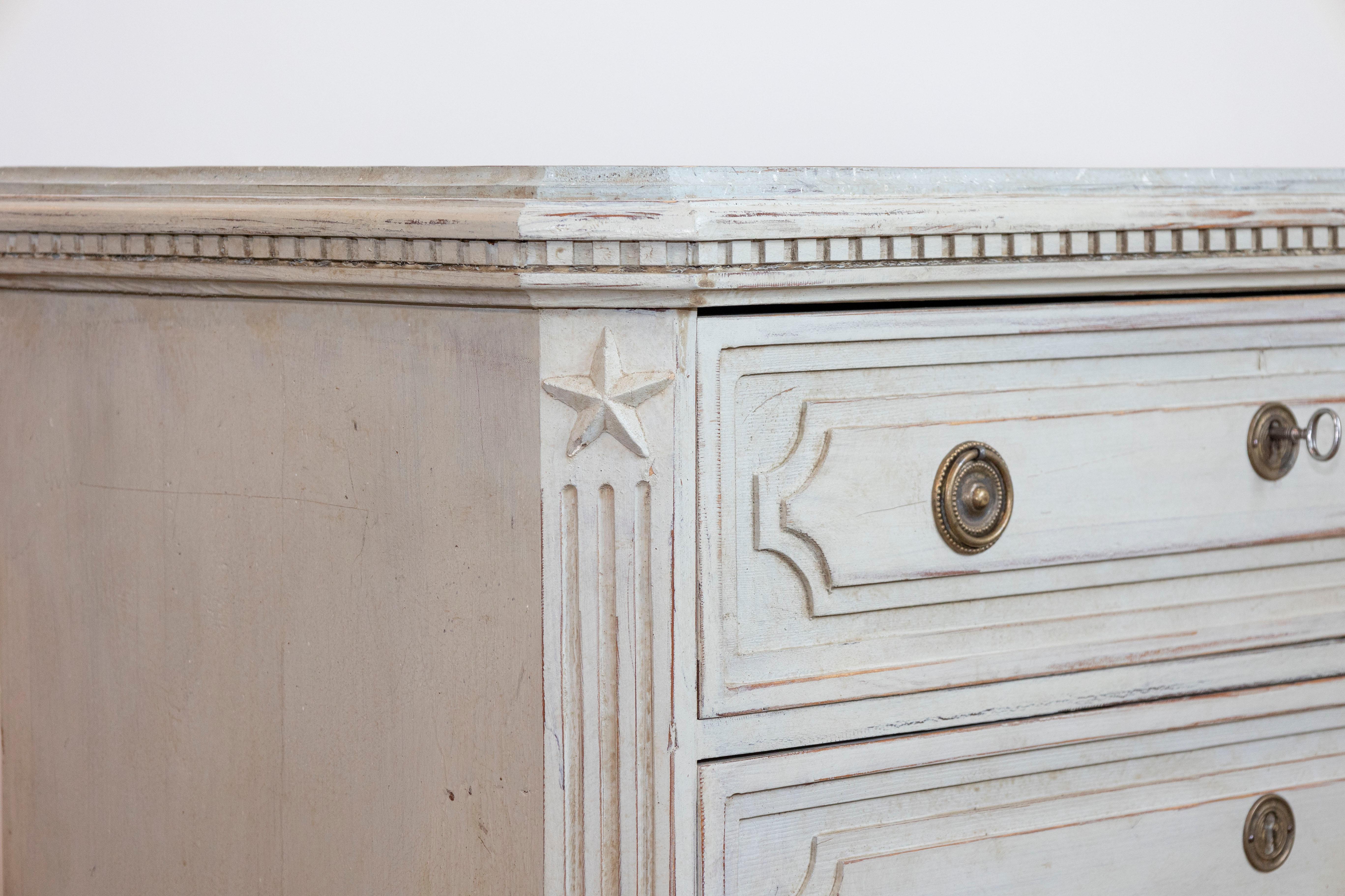 Pair of Swedish Gustavian Style 1890s Painted Chests with Carved Stars For Sale 1