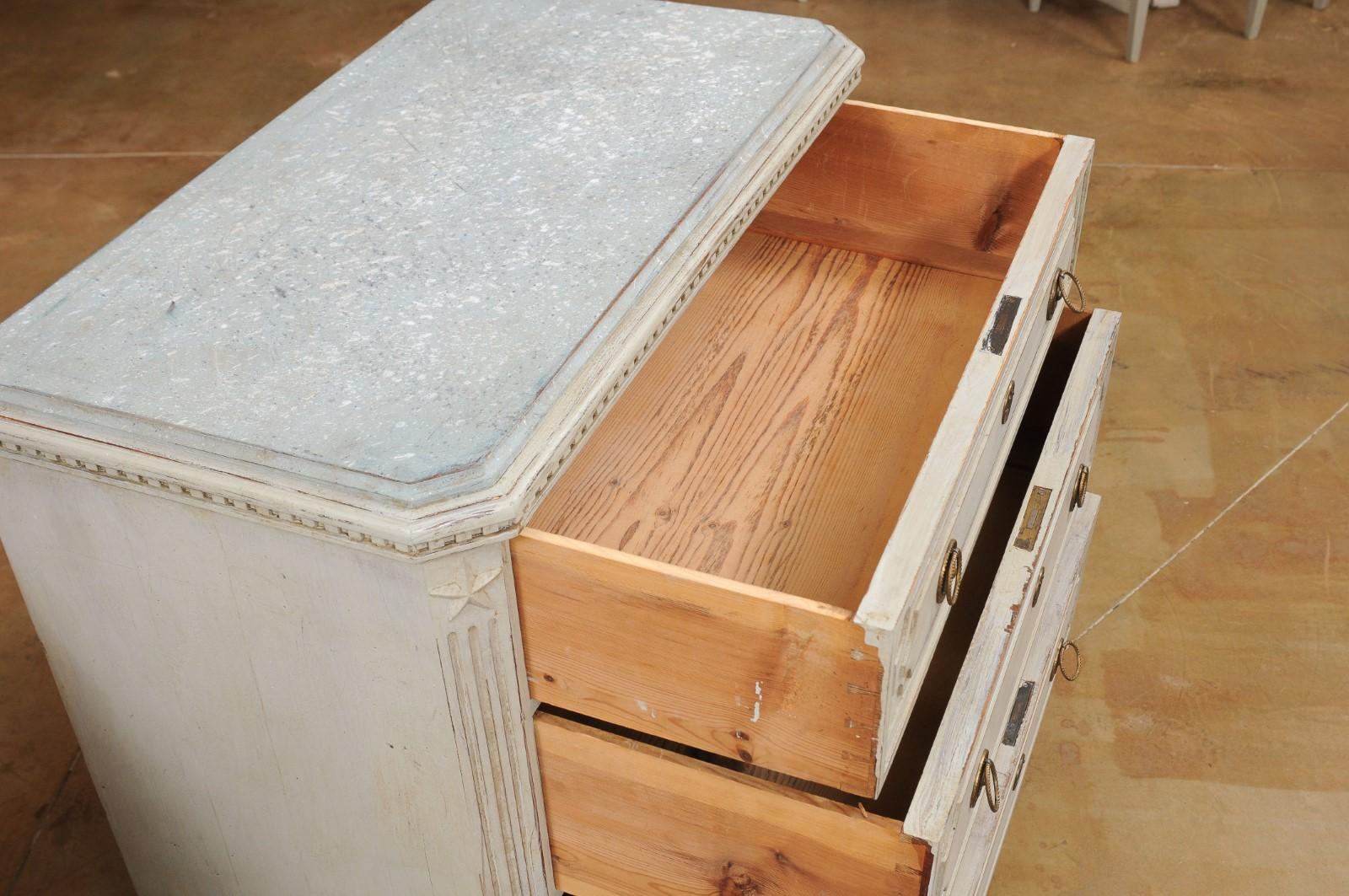 Pair of Swedish Gustavian Style 1890s Painted Chests with Carved Stars For Sale 2