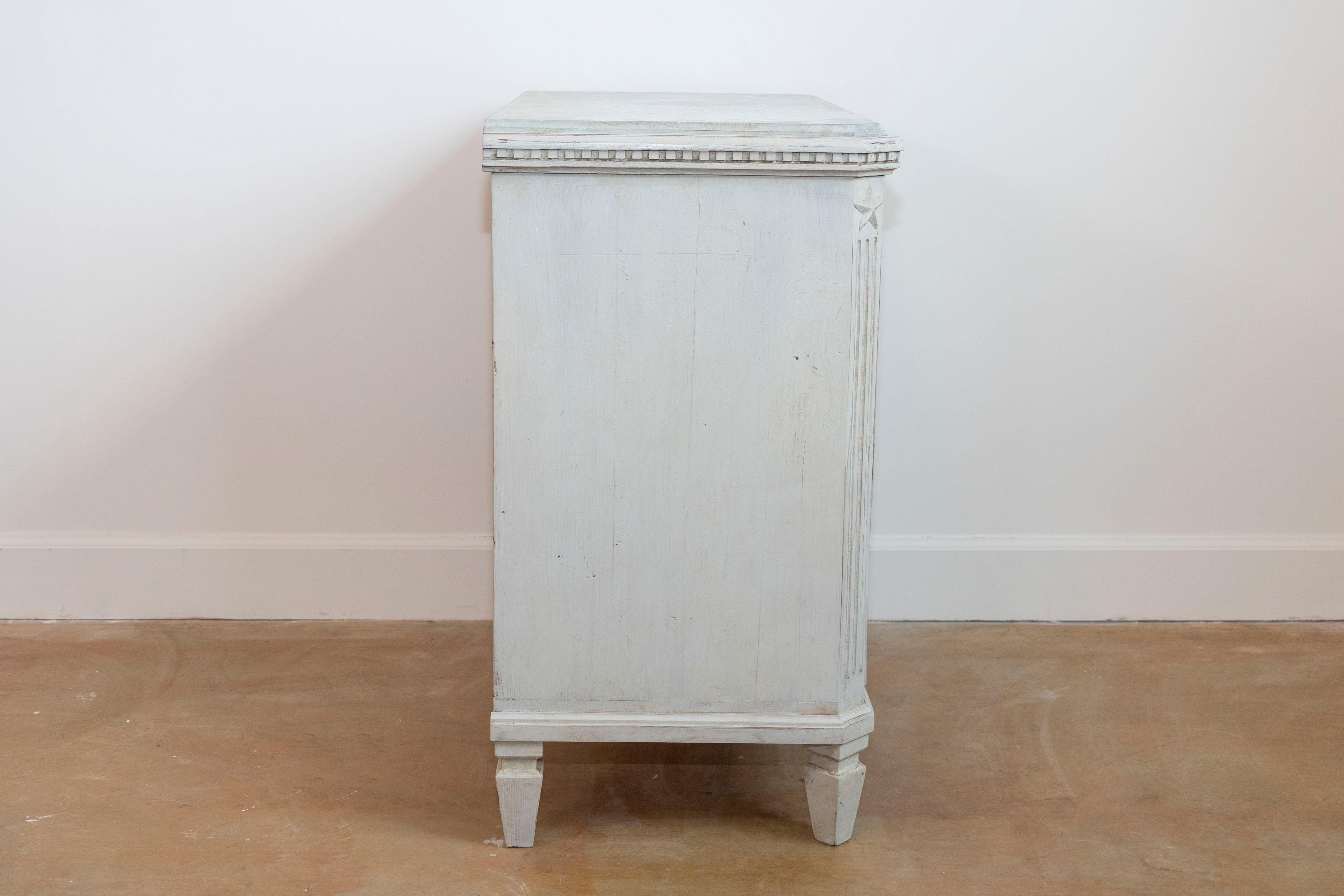 Pair of Swedish Gustavian Style 1890s Painted Chests with Carved Stars For Sale 2