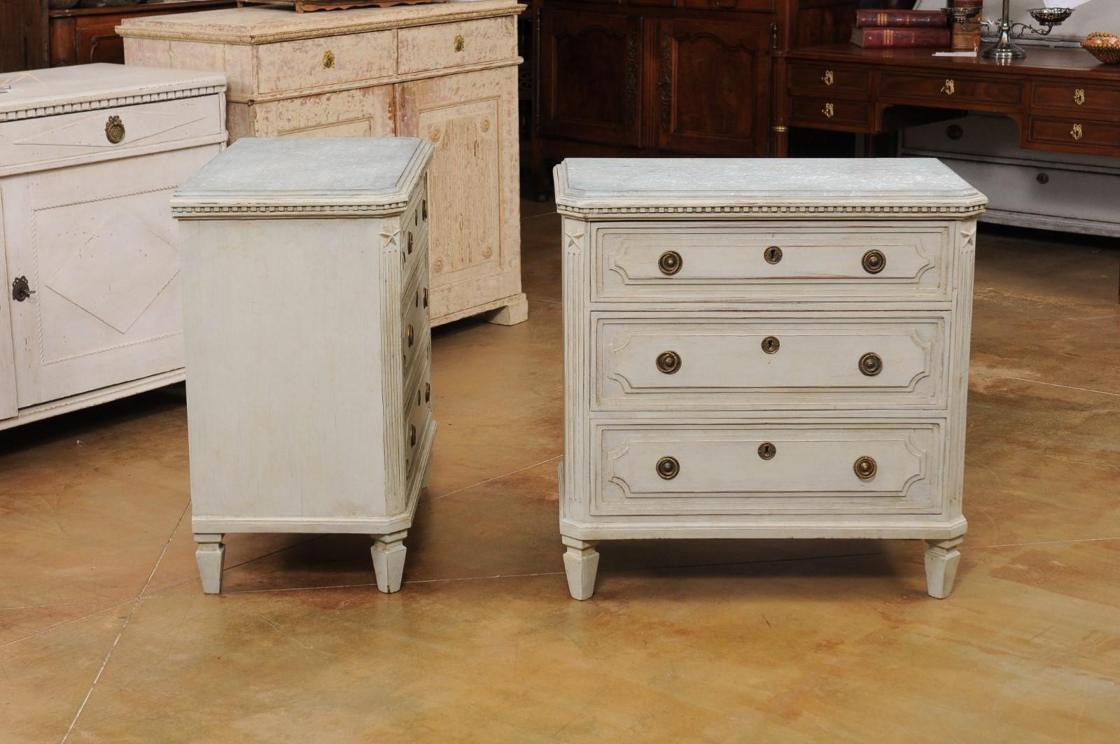 Pair of Swedish Gustavian Style 1890s Painted Chests with Carved Stars For Sale 4