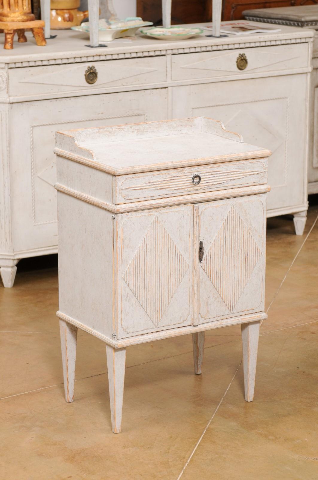 Carved Pair of Swedish Gustavian Style 1920s Painted Bedside Tables with Diamond Motifs