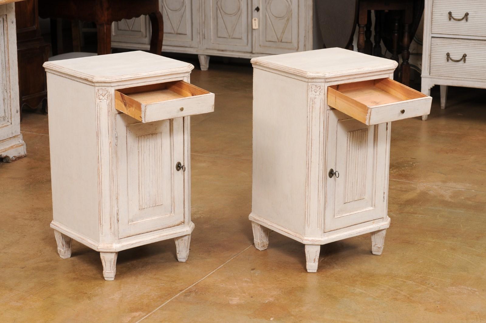 Pair of Swedish Gustavian Style 19th Century Painted Wood Nightstands Tables For Sale 1
