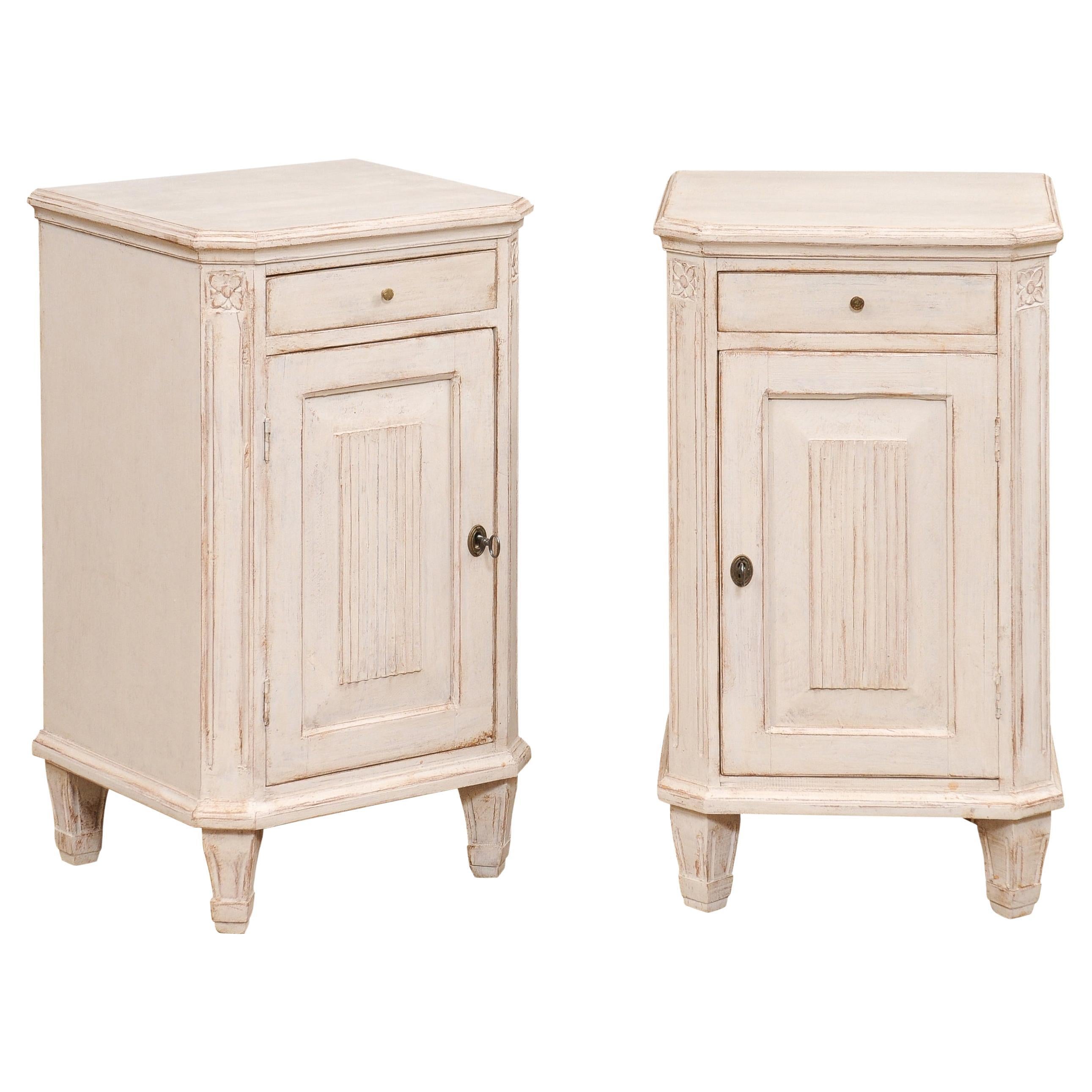 Pair of Swedish Gustavian Style 19th Century Painted Wood Nightstands Tables For Sale