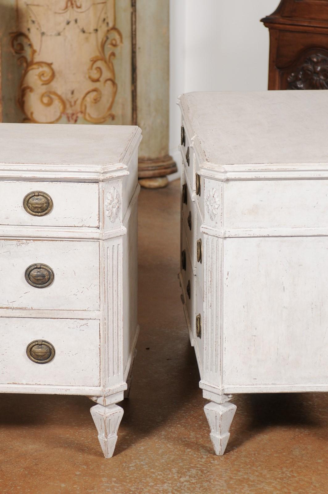 Pair of Swedish Gustavian Style Painted Breakfront Chests with Fluted Posts For Sale 4