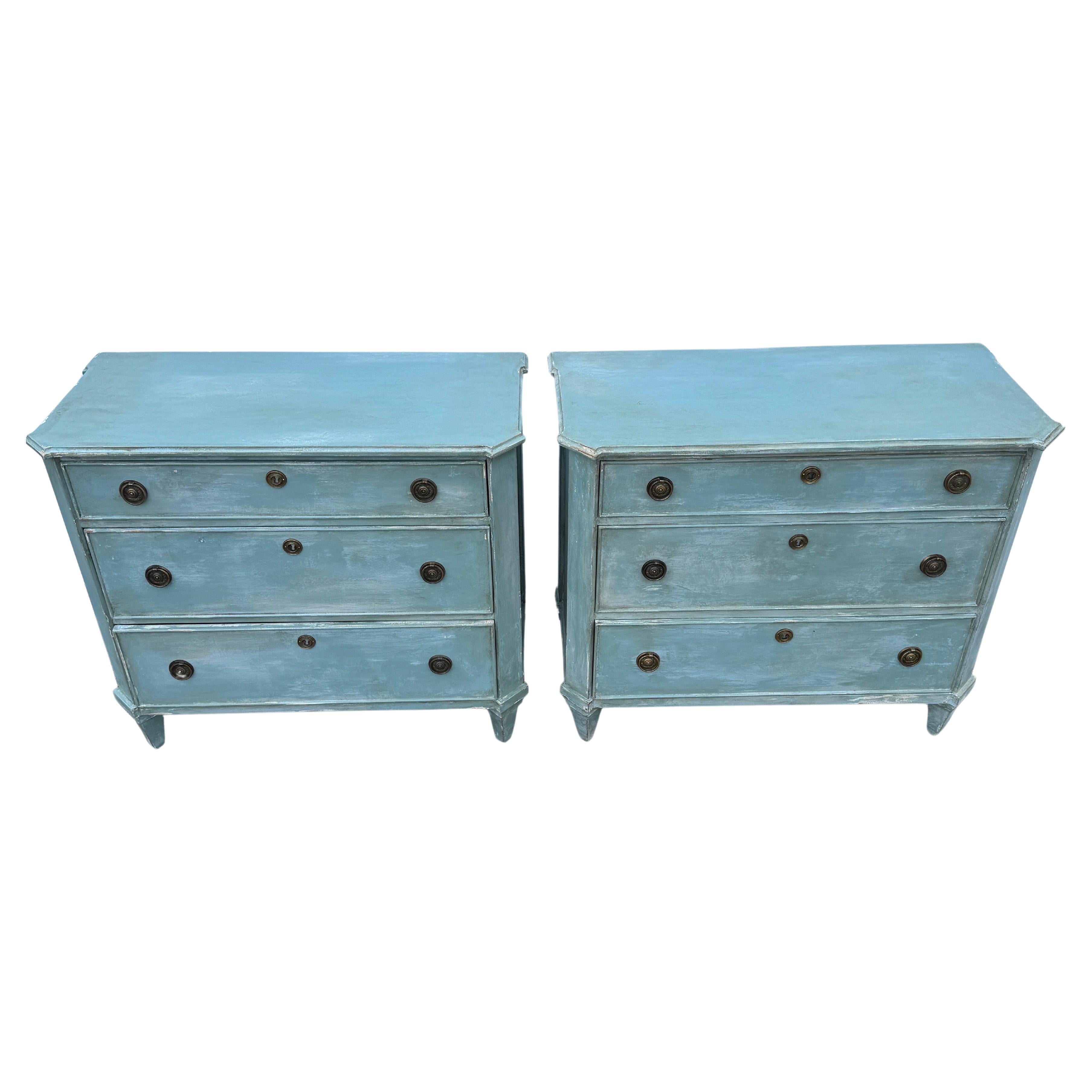 Hand-Crafted Pair of Swedish Gustavian Style Painted Chest of Drawers Bureau For Sale