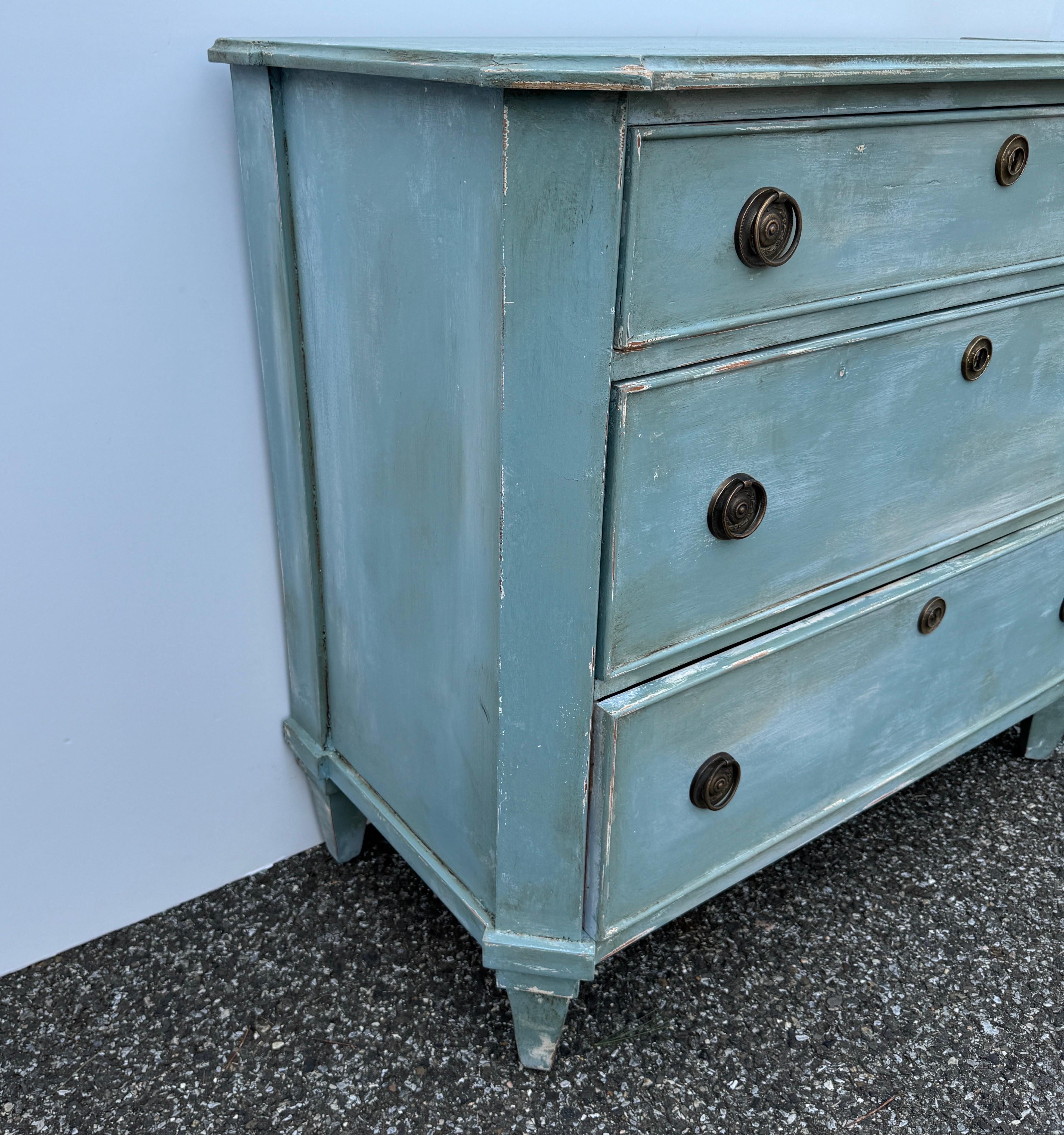 Pair of Swedish Gustavian Style Painted Chest of Drawers Bureau In Good Condition For Sale In Haddonfield, NJ