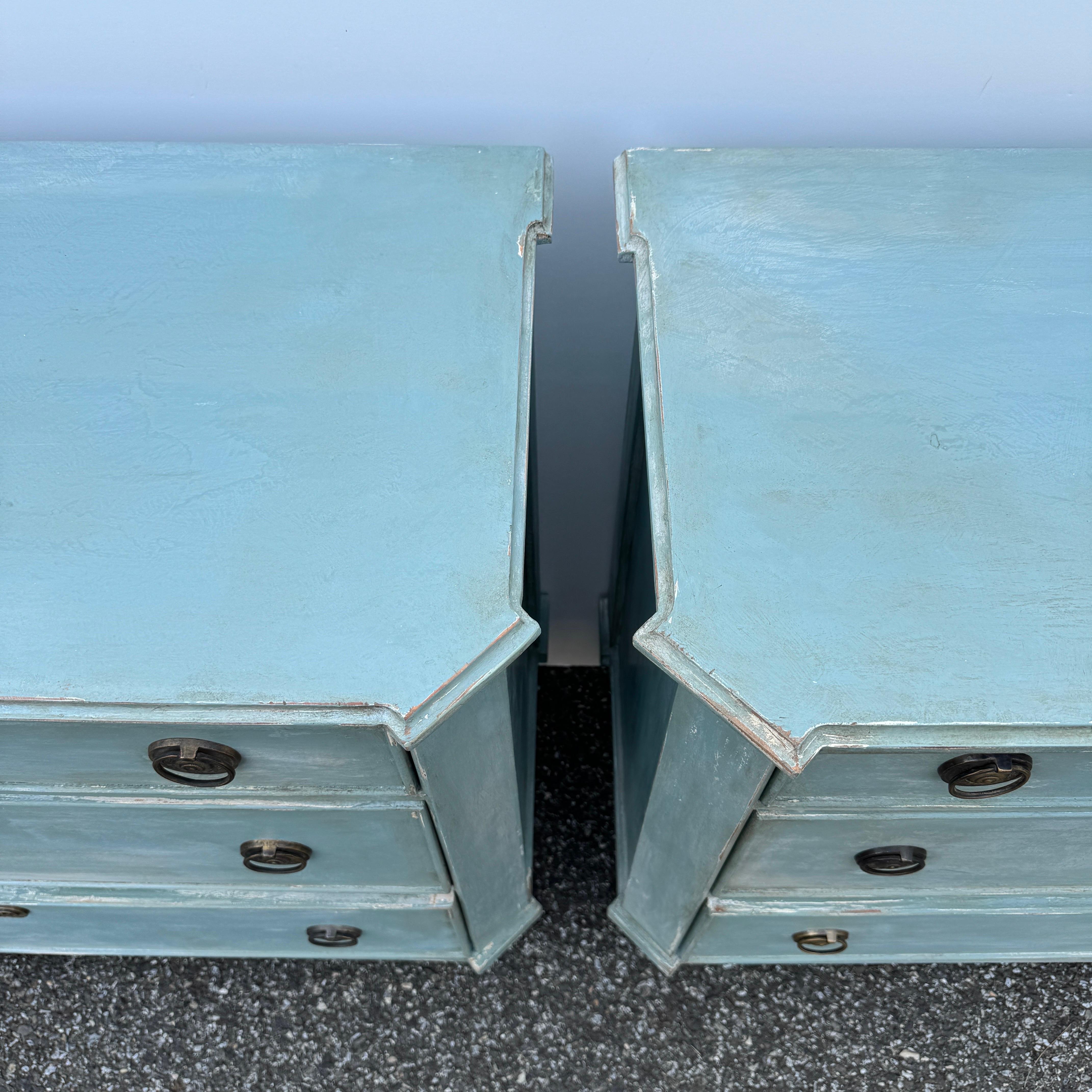 Brass Pair of Swedish Gustavian Style Painted Chest of Drawers Bureau For Sale