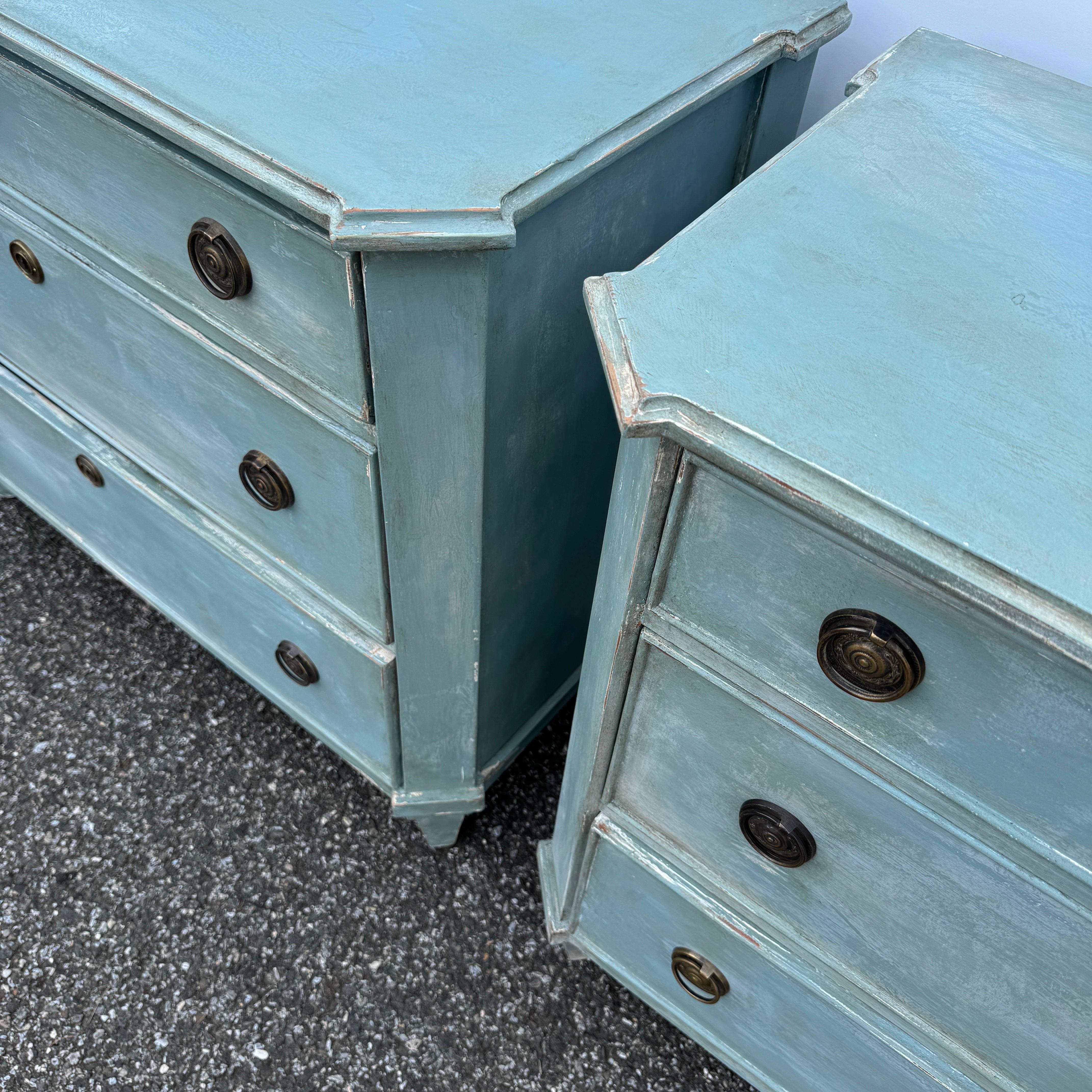 Pair of Swedish Gustavian Style Painted Chest of Drawers Bureau For Sale 1
