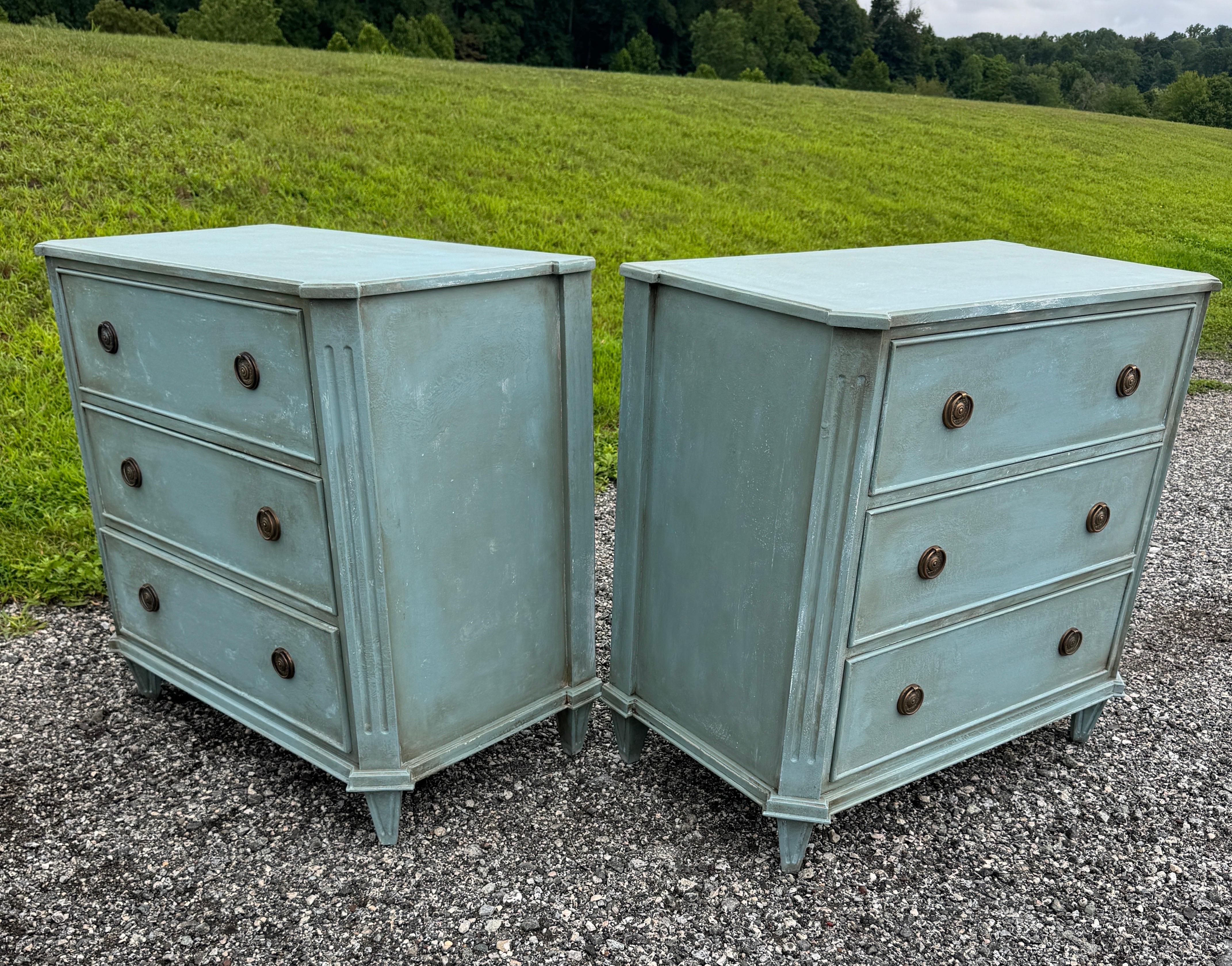 Schwedische bemalte Kommode im Gustavianischen Stil, Bureau, Paar 1