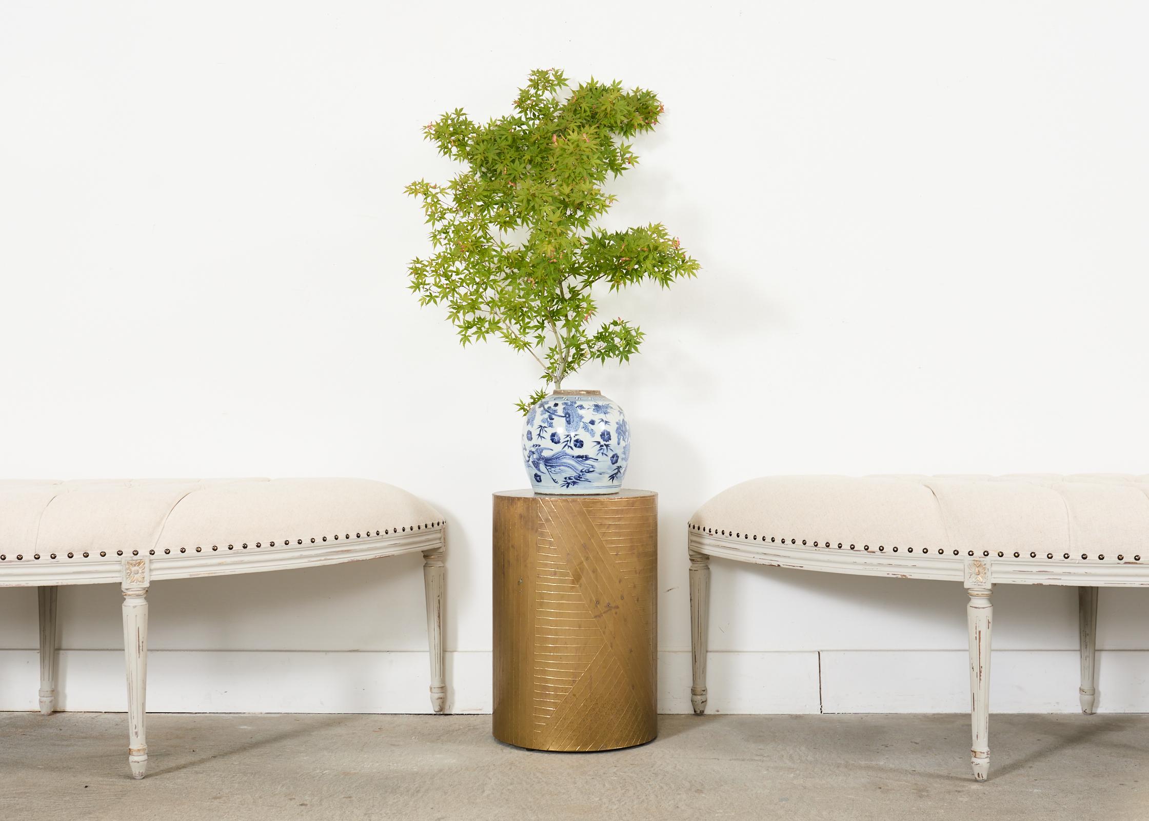 Paire de bancs demi-lune peints de style gustavien suédois en vente 11