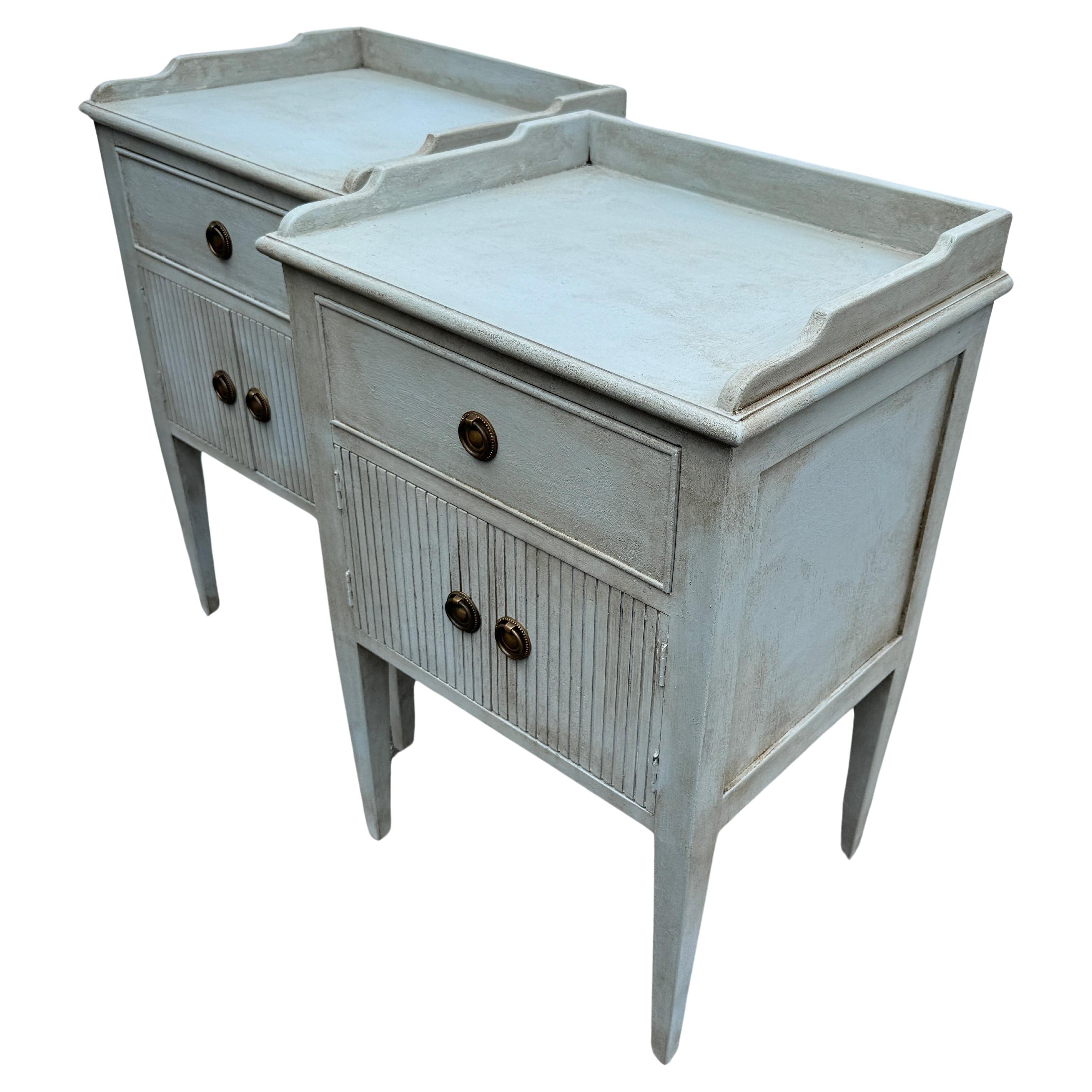 European Pair of Swedish Gustavian Style Painted Side Tables Bedside For Sale