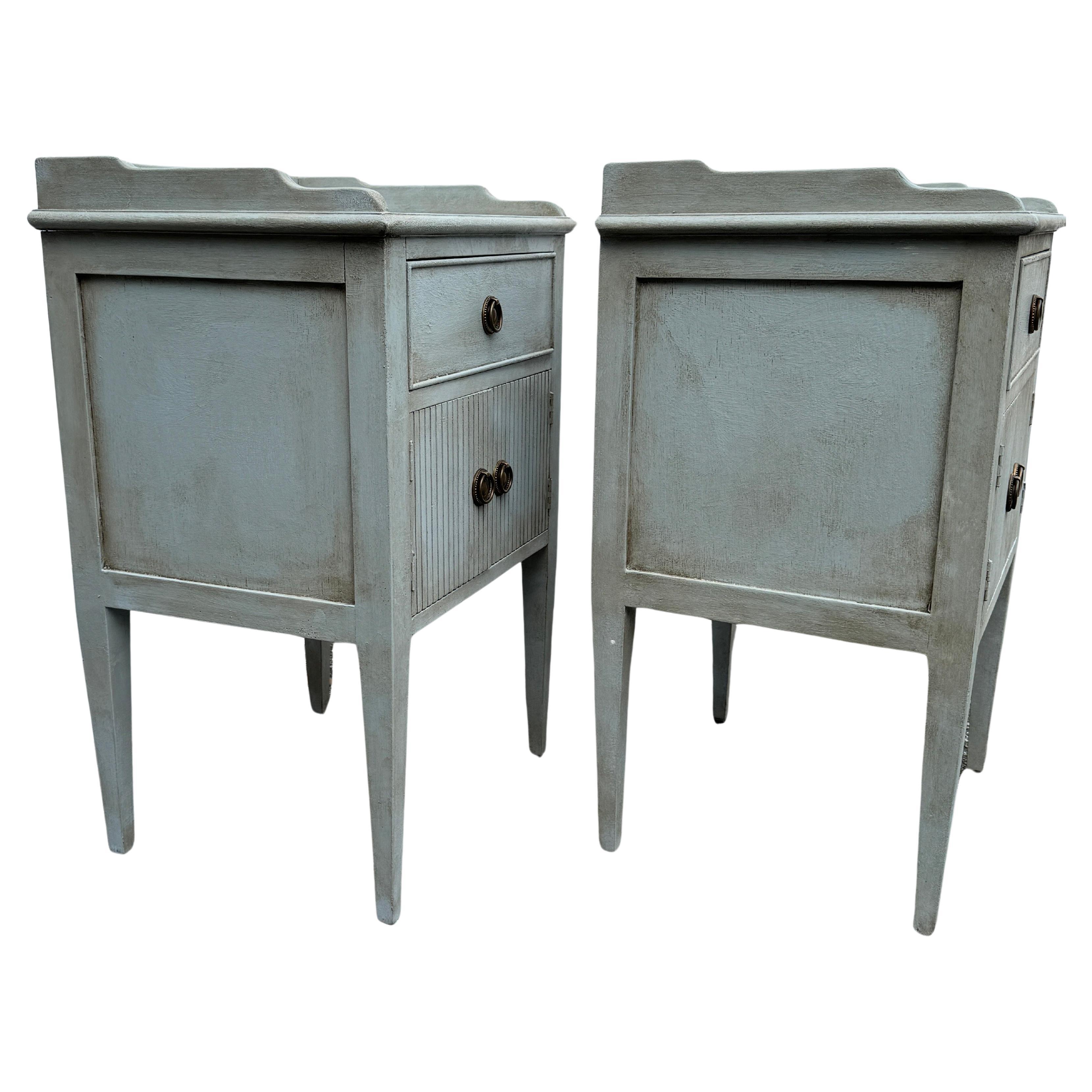 Hand-Painted Pair of Swedish Gustavian Style Painted Side Tables Bedside For Sale