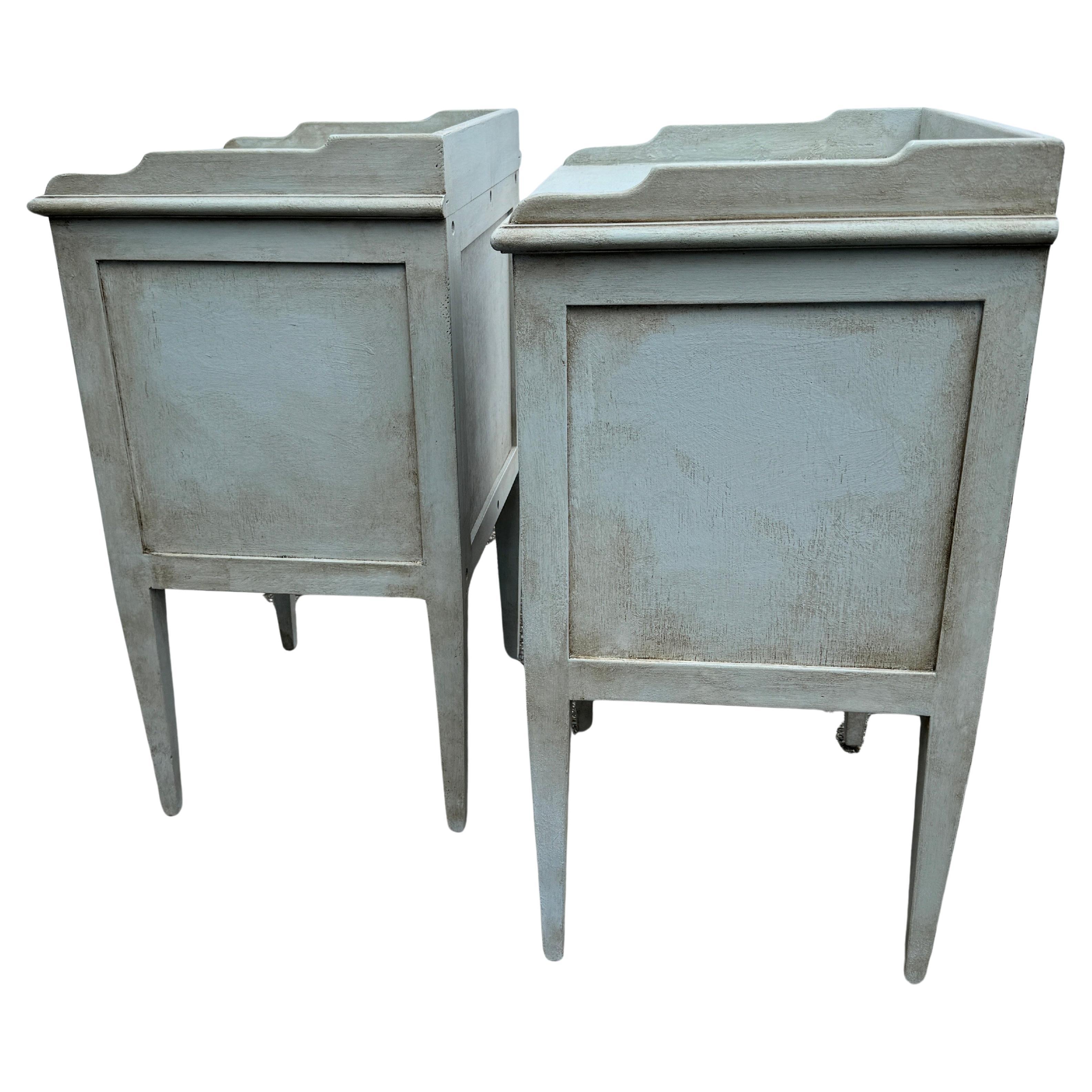 Pair of Swedish Gustavian Style Painted Side Tables Bedside In Good Condition For Sale In Haddonfield, NJ