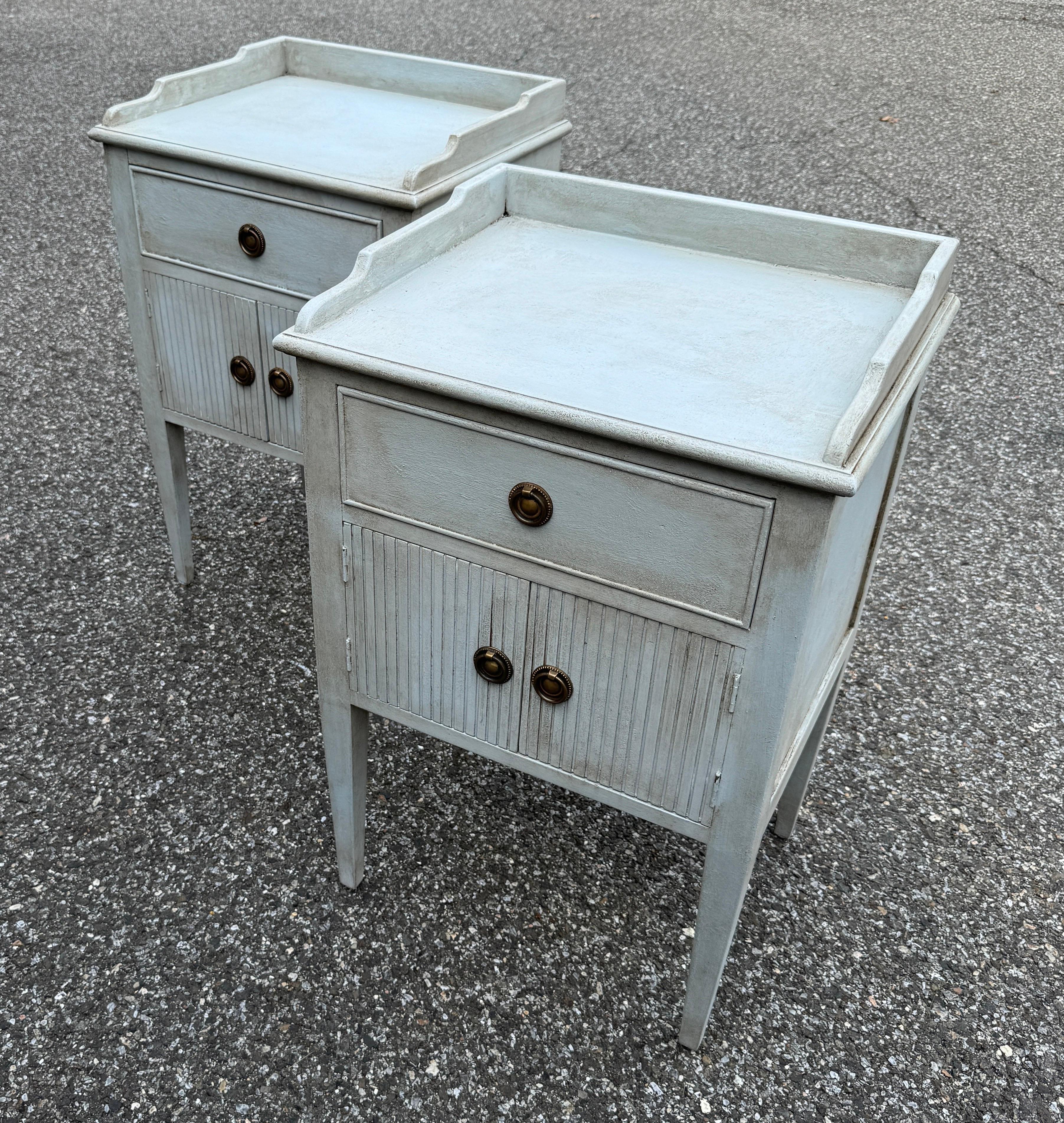 Pair of Swedish Gustavian Style Painted Side Tables Bedside For Sale 2