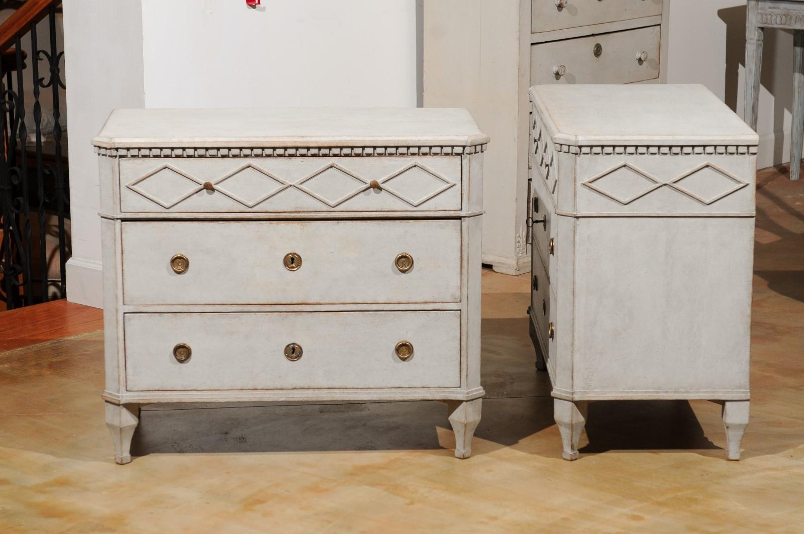 Pair of Swedish Gustavian Style Painted Wood Chests with Diamonds Motifs 5