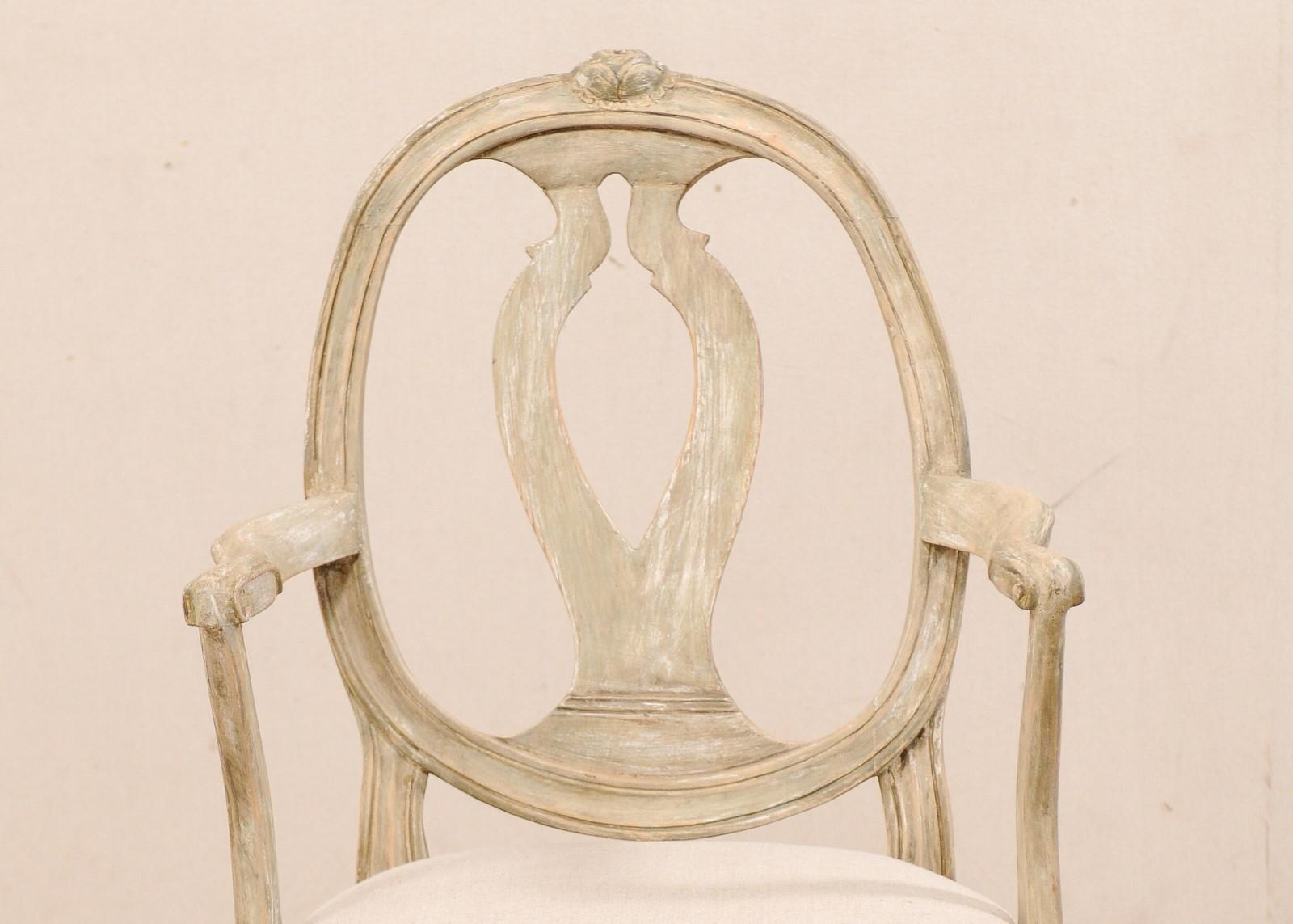 XIXe siècle Paire de fauteuils en bois de style gustavien 