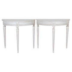 Paire de consoles Demi-Lune suédoises de style Gustavien peintes en blanc, vers 1880