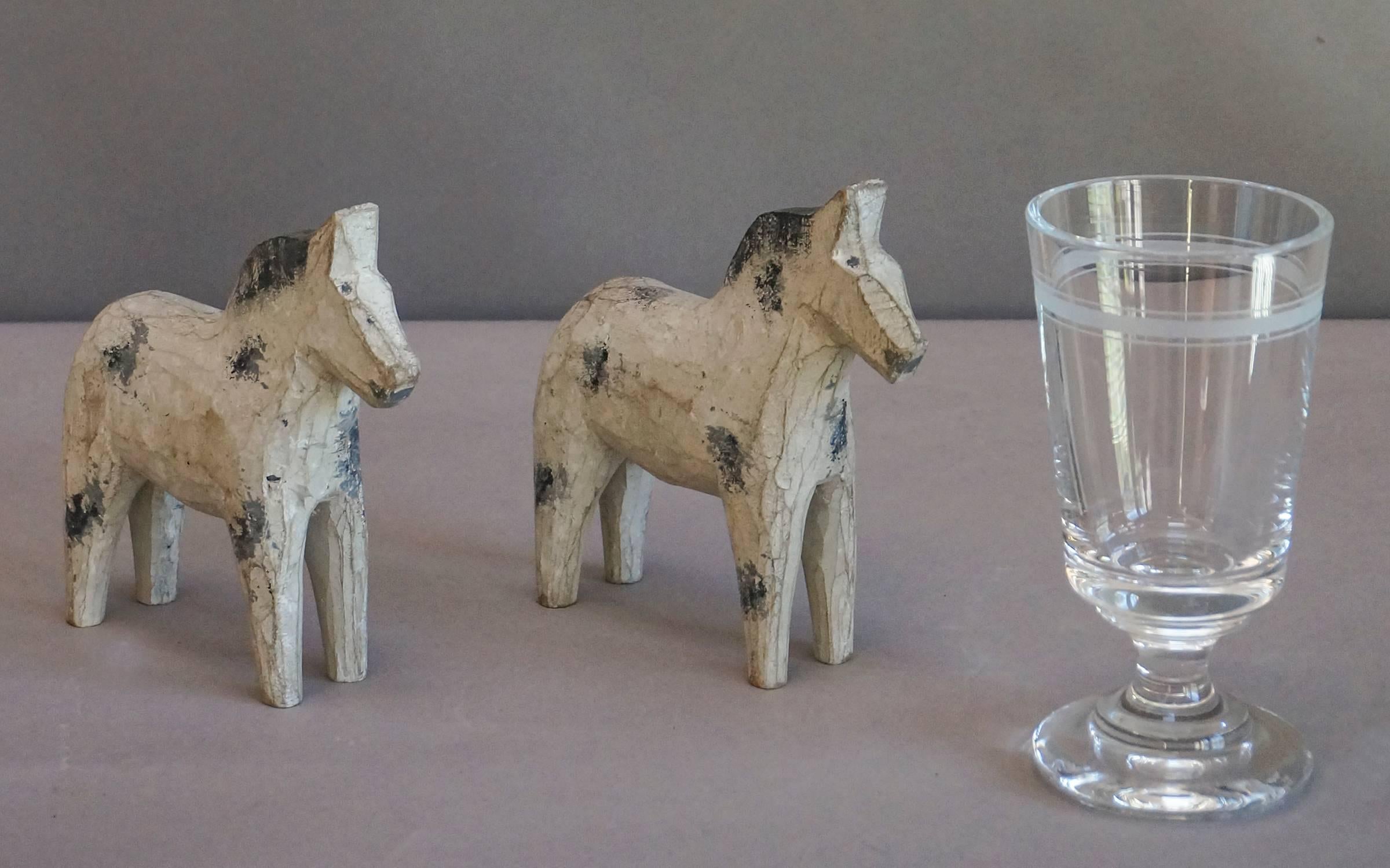Pair of Swedish Hand-Carved Dala Horses In Excellent Condition In Great Barrington, MA