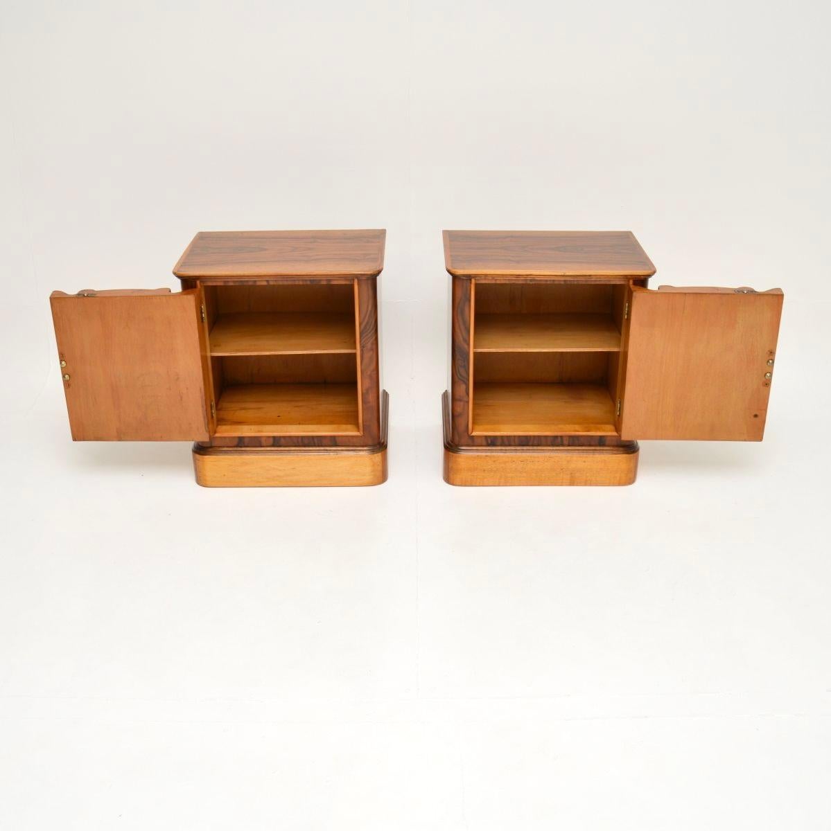 Pair of Swedish Inlaid Walnut Art Deco Bedside Cabinets In Good Condition For Sale In London, GB