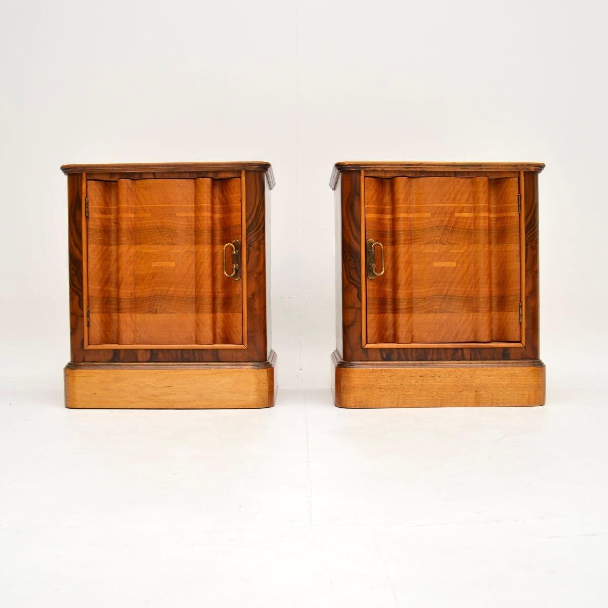 Early 20th Century Pair of Swedish Inlaid Walnut Art Deco Bedside Cabinets For Sale