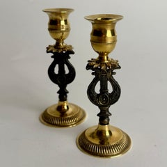 Paire de chandeliers miniatures suédois en laiton de Karl Johan, années 1820