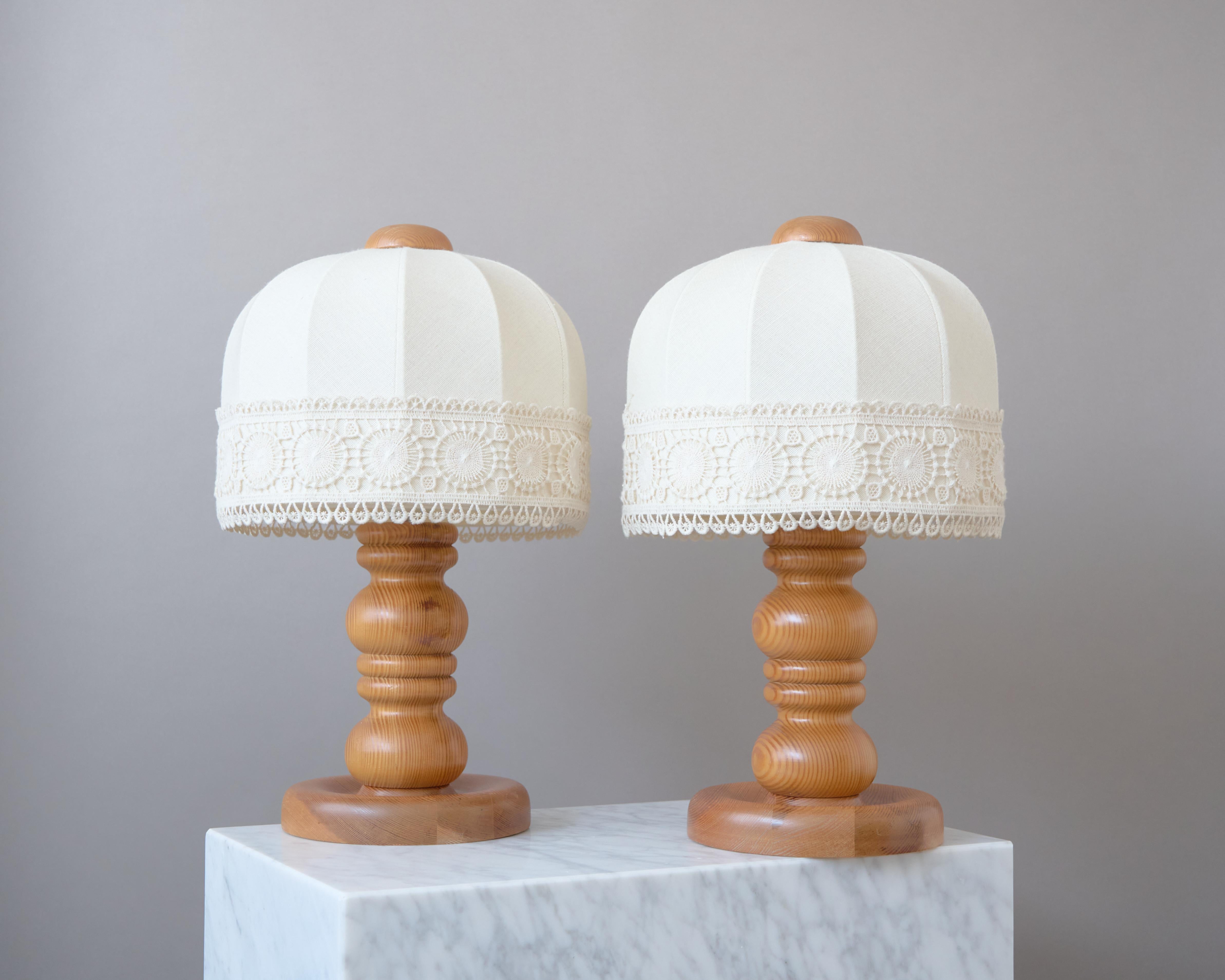 Pair of Swedish Markslöjd Pine Wood Table Lamps w. Original Fabric Shades, 1970s For Sale 1