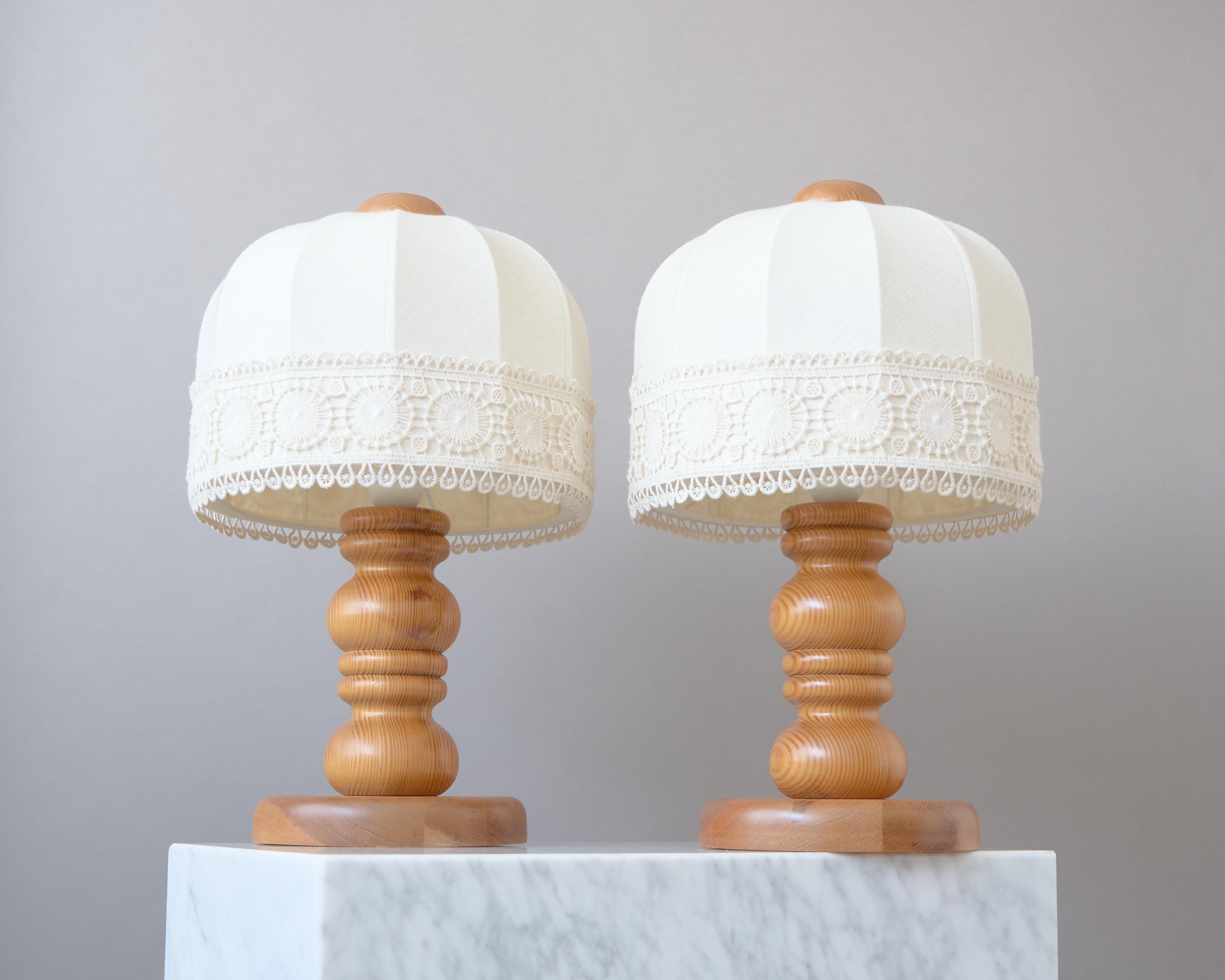 Pair of Swedish Markslöjd Pine Wood Table Lamps w. Original Fabric Shades, 1970s For Sale 2