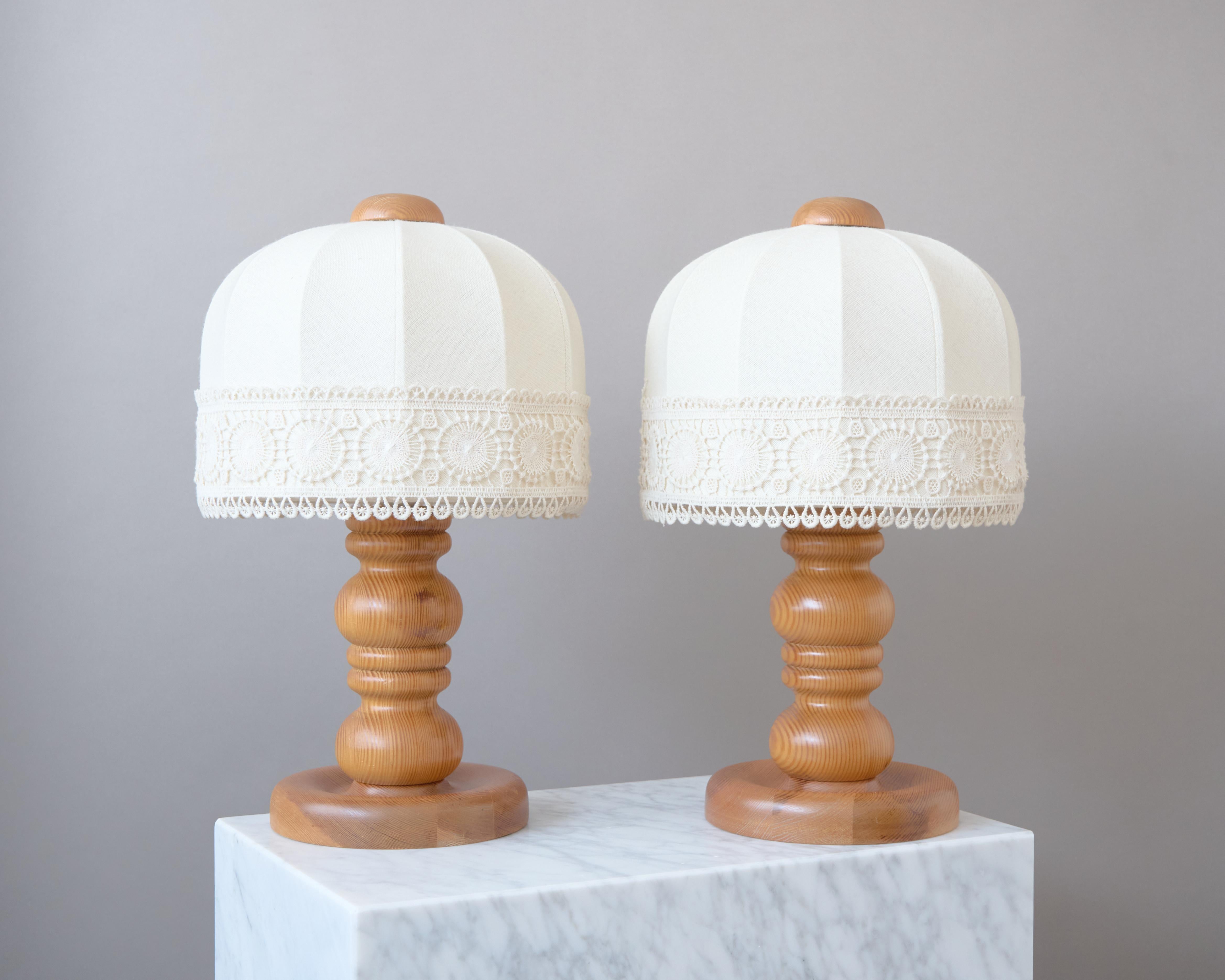 Pair of Swedish Markslöjd Pine Wood Table Lamps w. Original Fabric Shades, 1970s For Sale 3