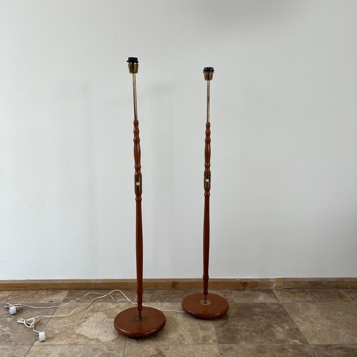 Pair of Swedish Mid-Century Brass and Teak Floor Lamps In Good Condition For Sale In London, GB