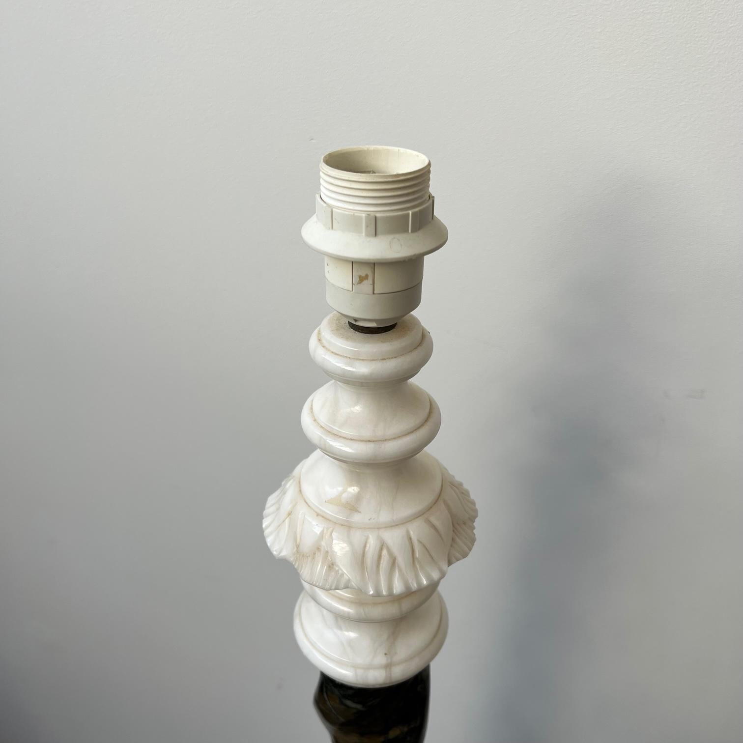 Coppia di lampade da terra svedesi in marmo della metà del secolo scorso In condizioni buone in vendita a London, GB