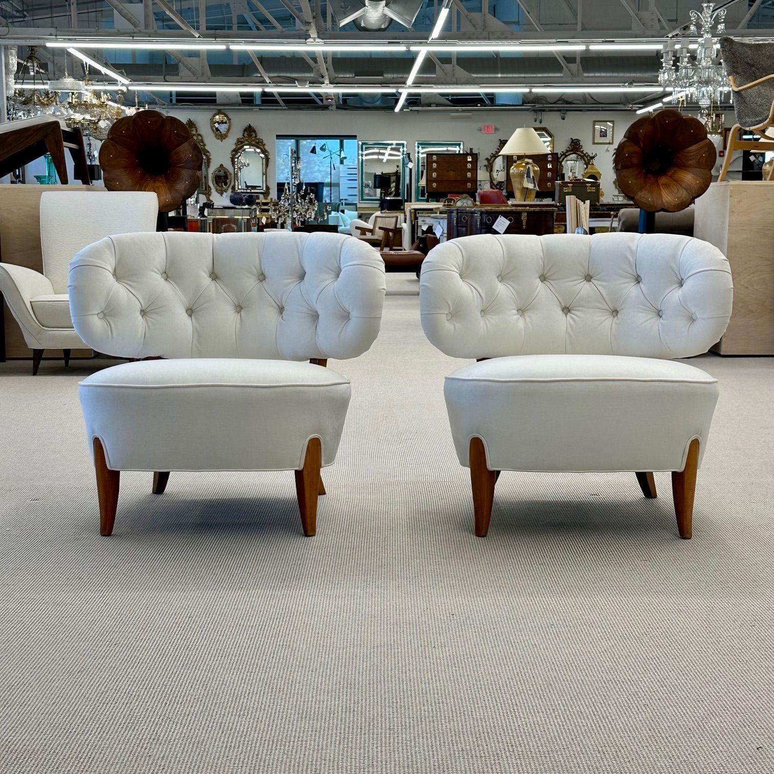 Pair of Swedish Mid-Century Modern Otto Schultz Lounge / Slipper Chairs, Velvet

Pair of 'Schulz' easy chairs by Otto Schulz having new Alabaster linen velvet upholstery and exposed wooden legs original to the mid-century time period. Each chair has