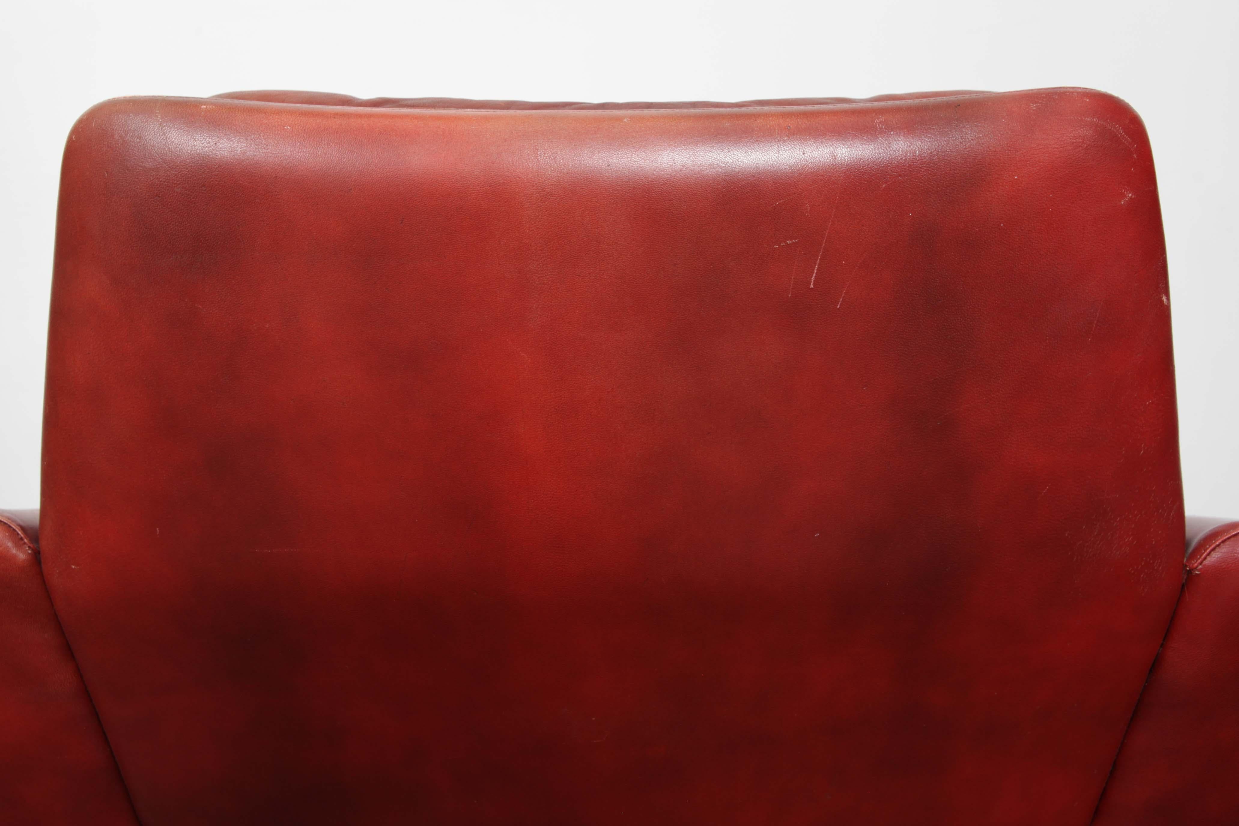 Pair of Swedish Mid-Century Modern Red Leather Swivel Lounge Chairs 8