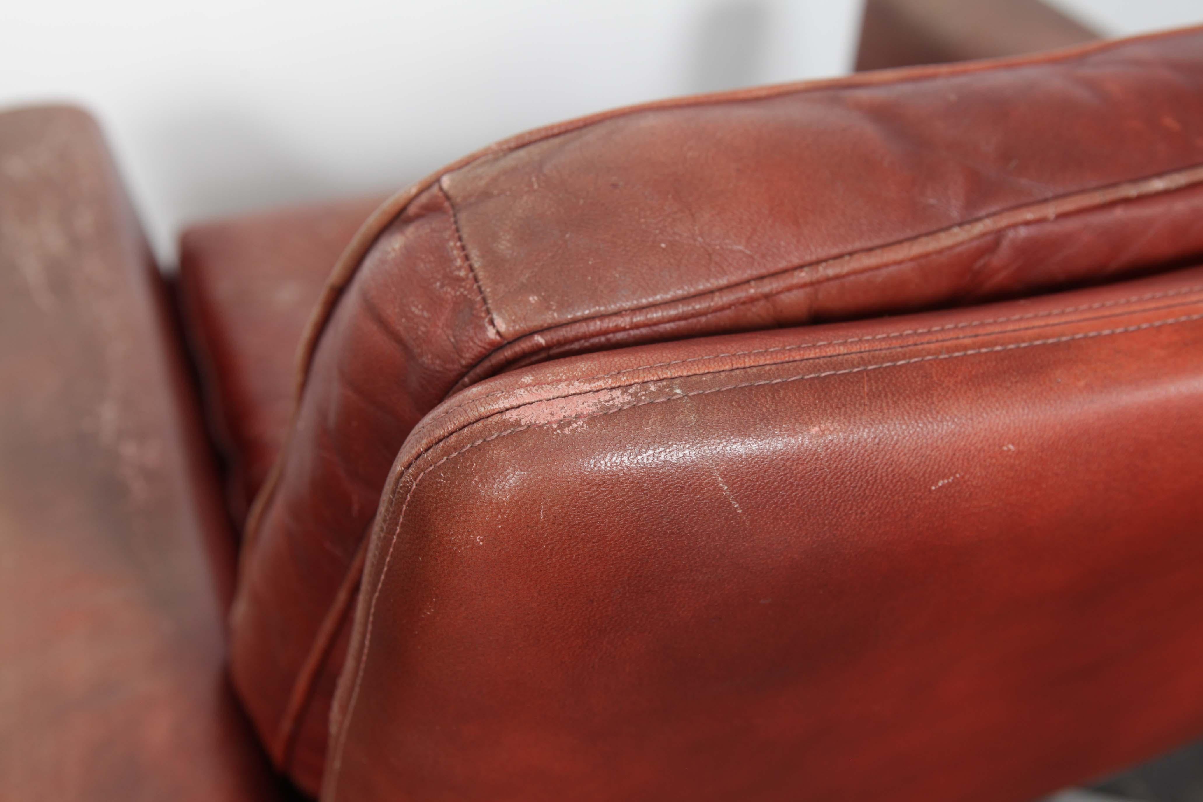 Pair of Swedish Mid-Century Modern Red Leather Swivel Lounge Chairs 9