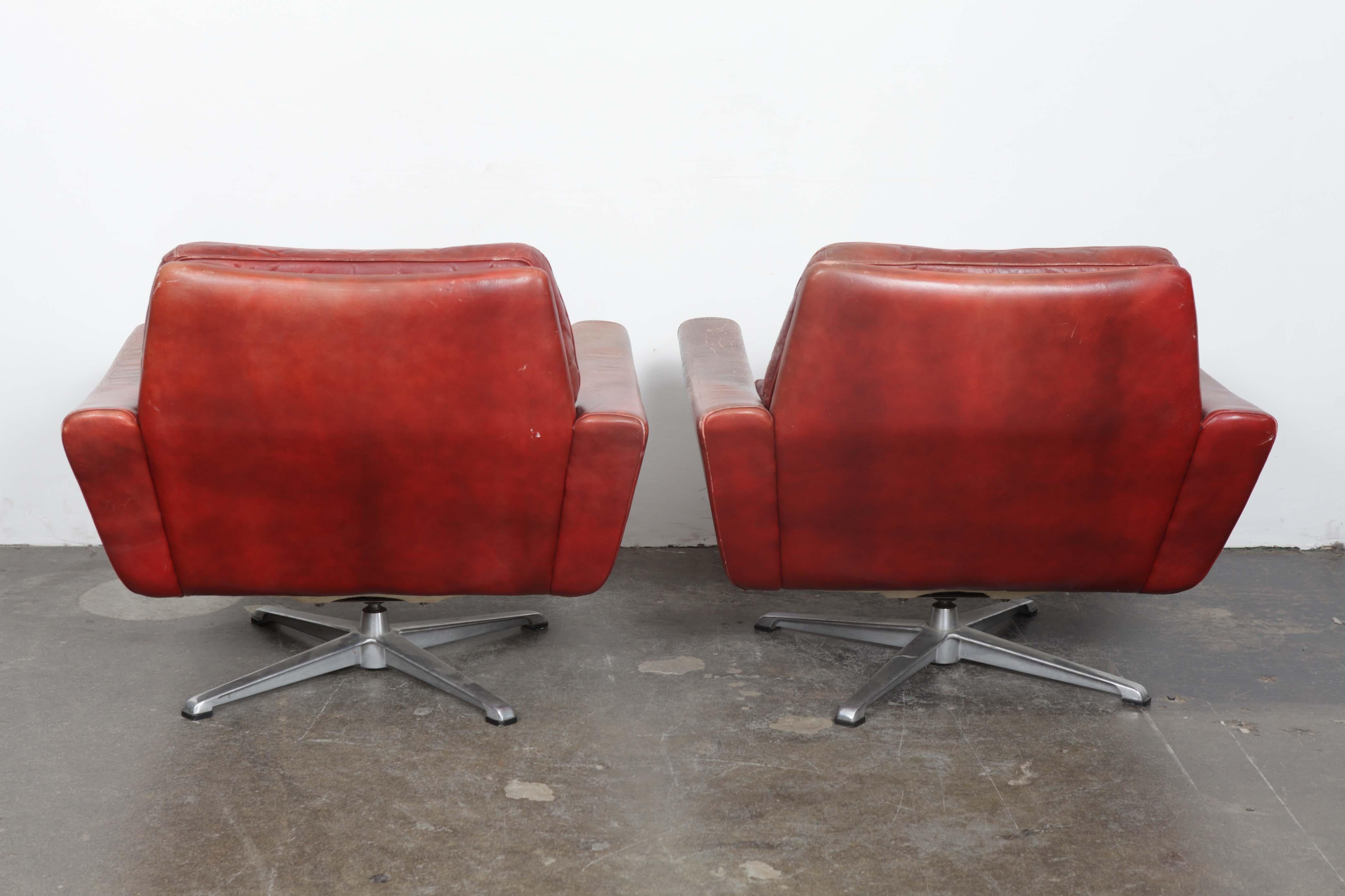 Pair of Swedish Mid-Century Modern Red Leather Swivel Lounge Chairs In Fair Condition In North Hollywood, CA