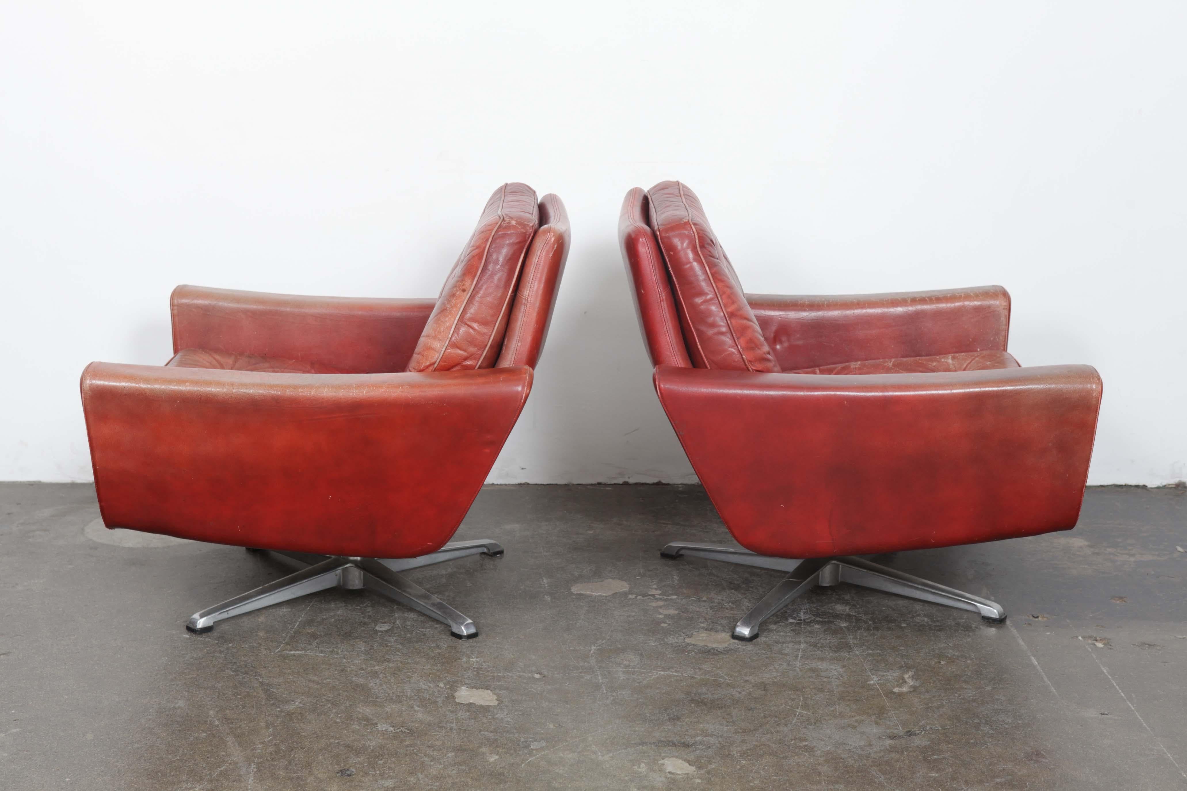 Late 20th Century Pair of Swedish Mid-Century Modern Red Leather Swivel Lounge Chairs